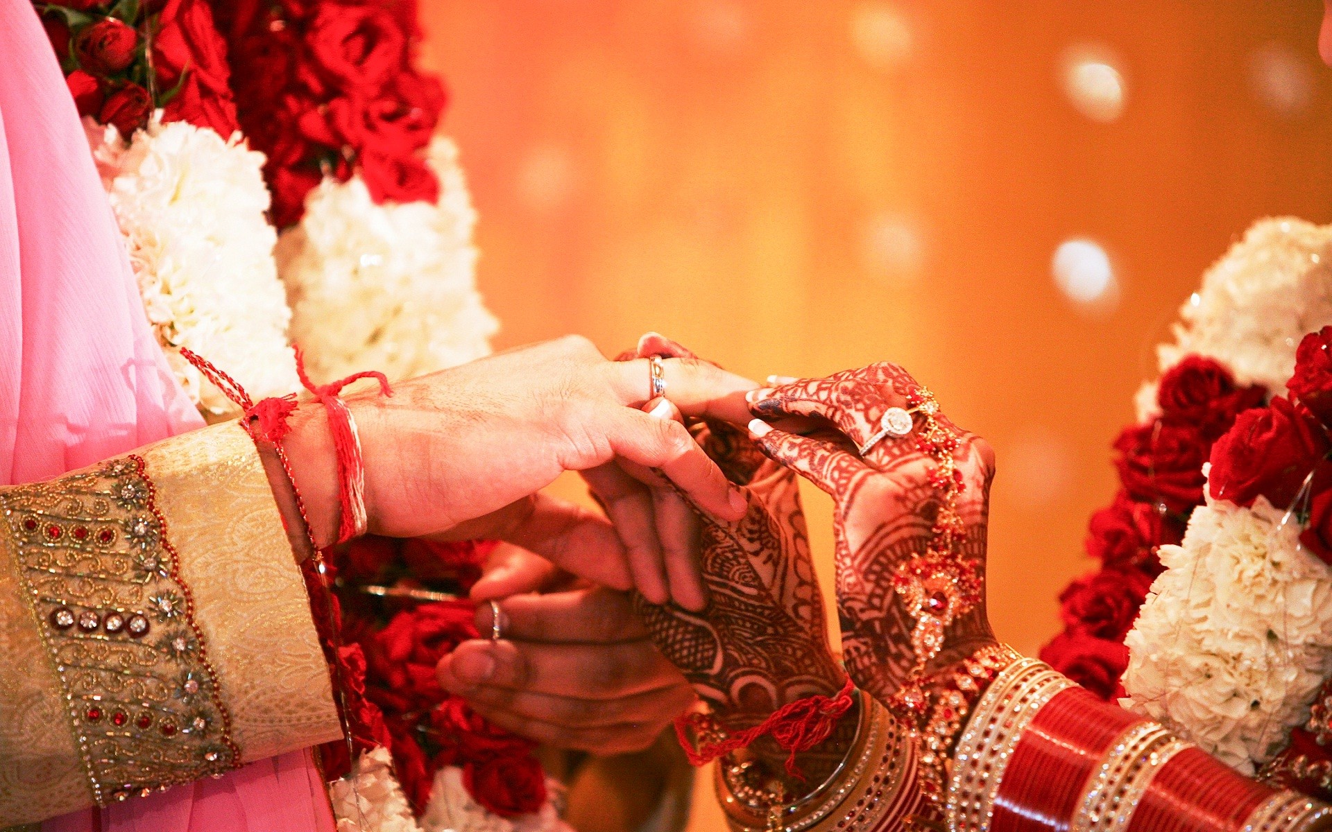 Matrimonio indiano, Mani, Henné, Ghirlande di fiori, Full HD, sfondo desktop