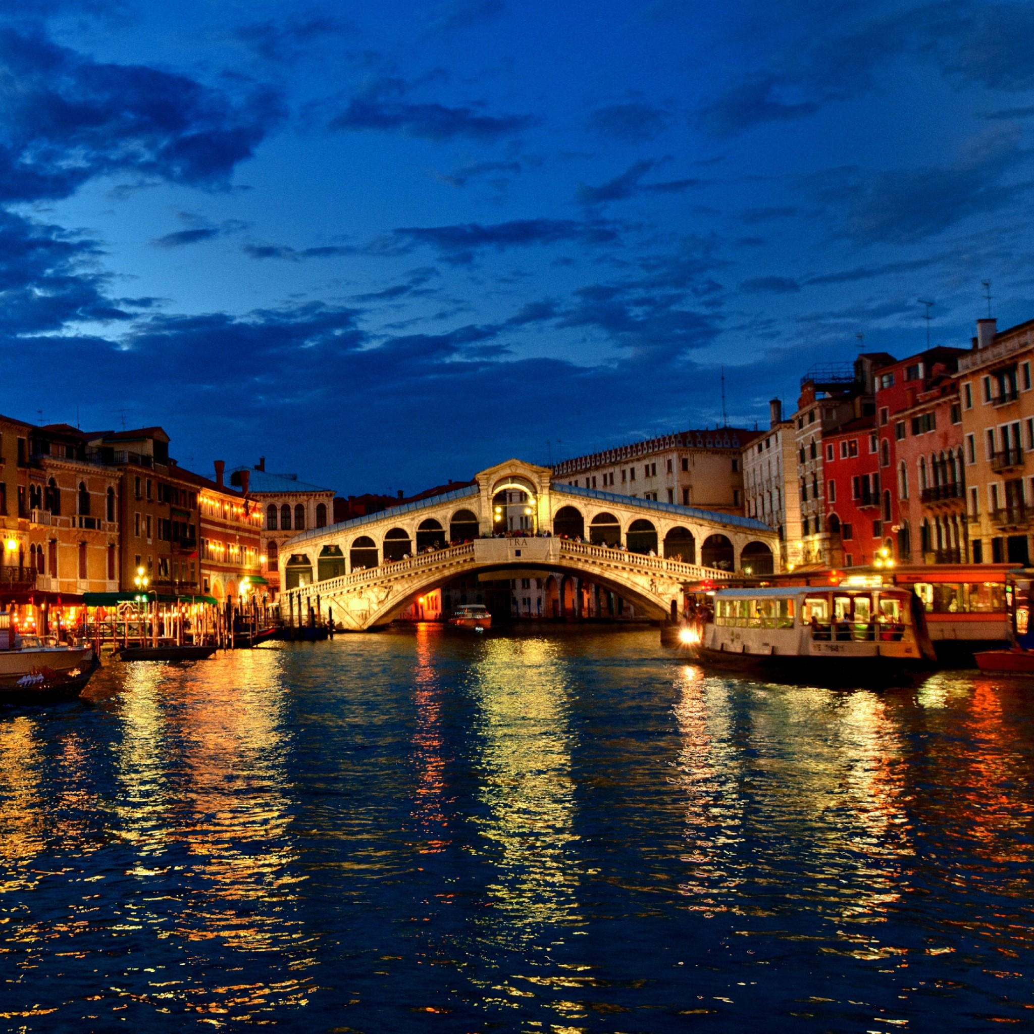 Ponte di Rialto, Canal Grande, Venezia, Notte, Riflessi, Full HD, sfondo per iPad e tablet
