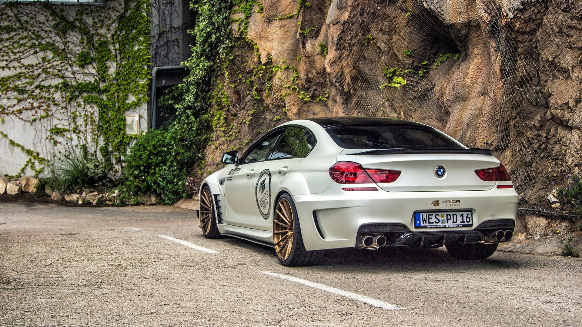 BMW M6 (F13), BMW, Bianco, Cerchi oro, Roccia, 16:9 Full HD, sfondo widescreen