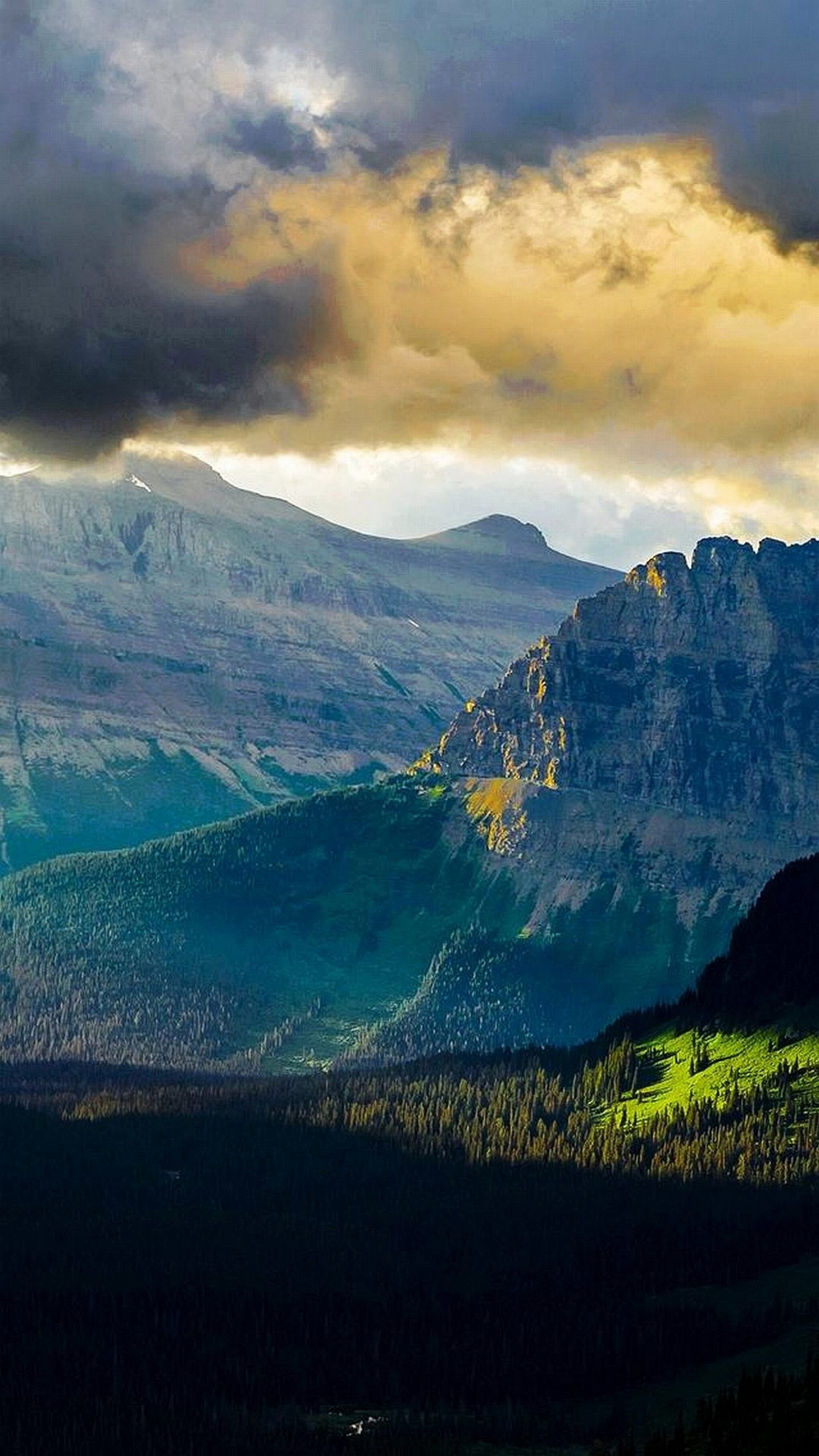 Valle montana, Nuvole, Montagne, Luce, QHD+, sfondo per iPhone e Android