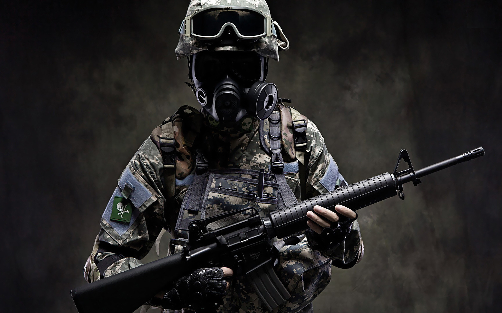 Soldato, Maschera antigas, Fucile d'assalto, Sfondo scuro, 16:10 Full HD, wallpaper widescreen