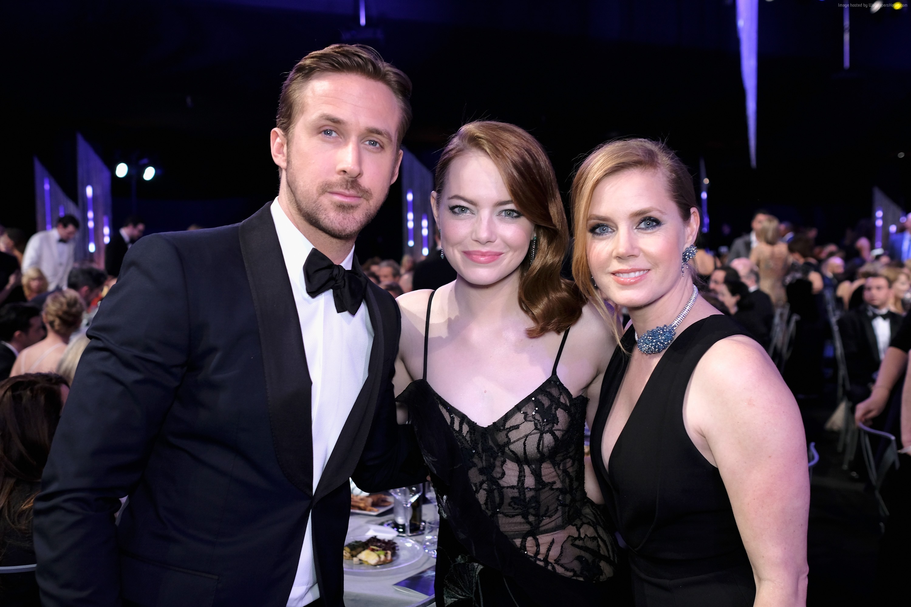 Ryan Gosling, Emma Stone, Amy Adams, Red carpet, Smoking, 2K, sfondo desktop