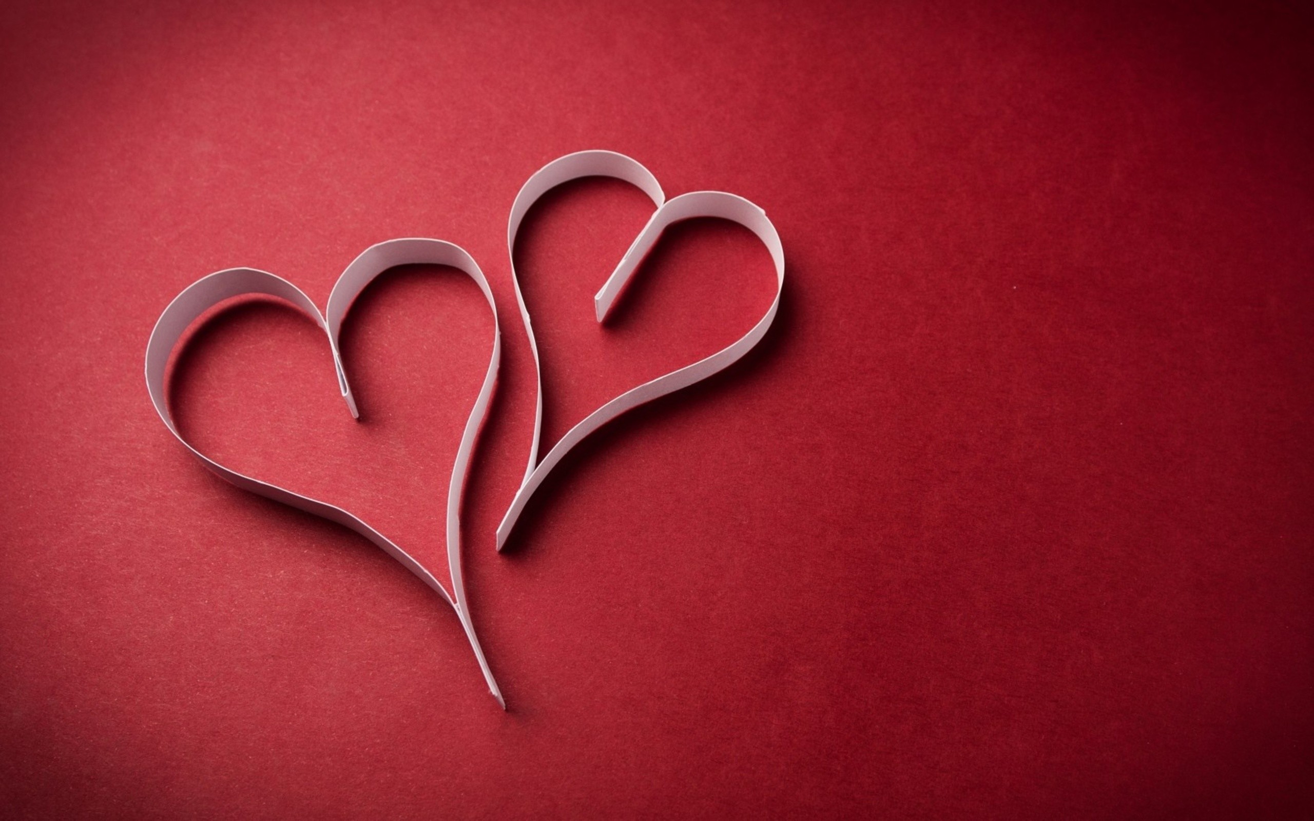 Cuori di carta, Sfondo rosso, Minimalismo, 2K, wallpaper desktop