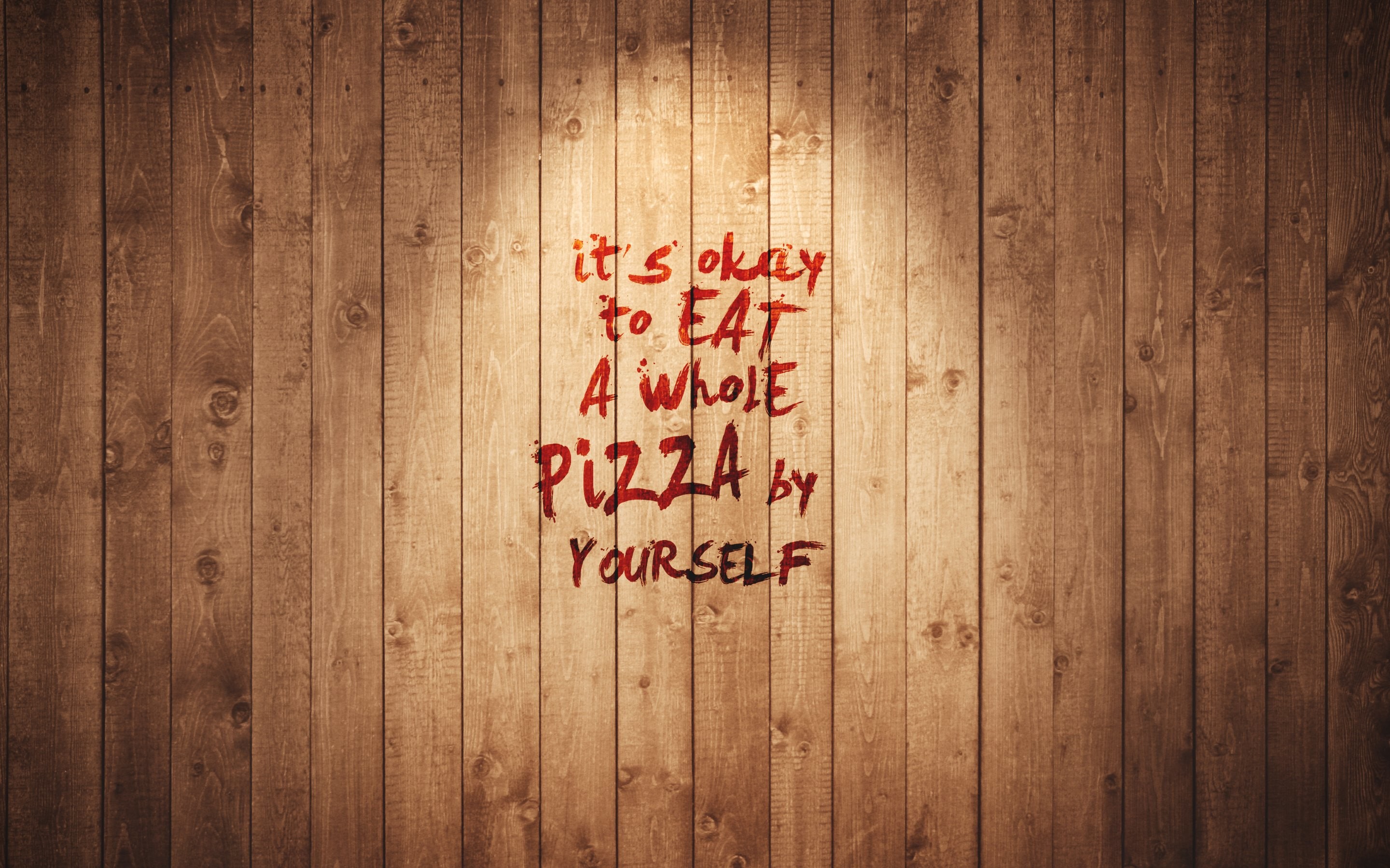 Citazione, It's okay to eat a whole pizza by yourself, Legno, 2880x1800, immagine di sfondo