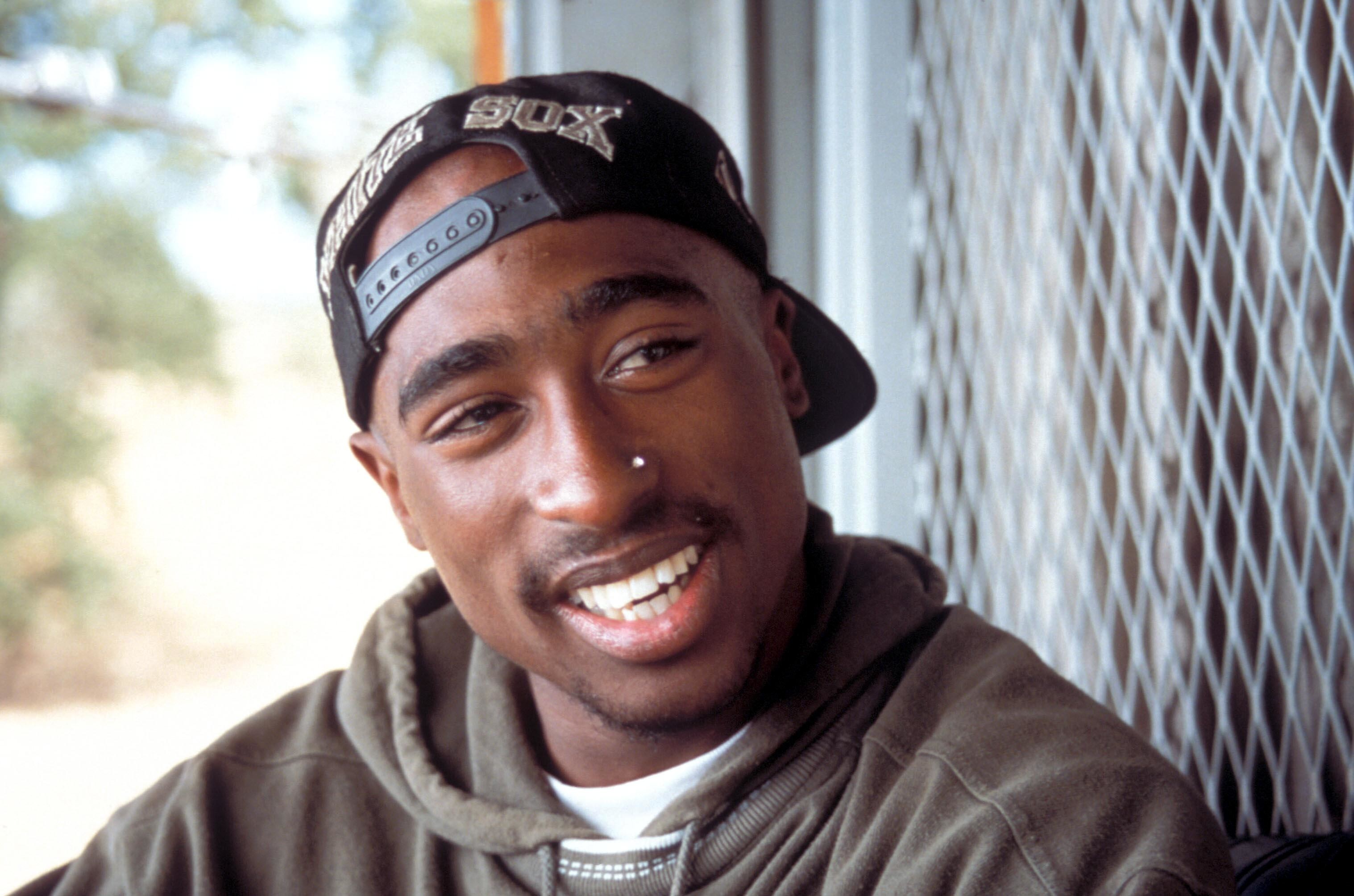 Tupac Shakur, Cappellino, Sorriso, Felpa, 2K, sfondo Windows 11