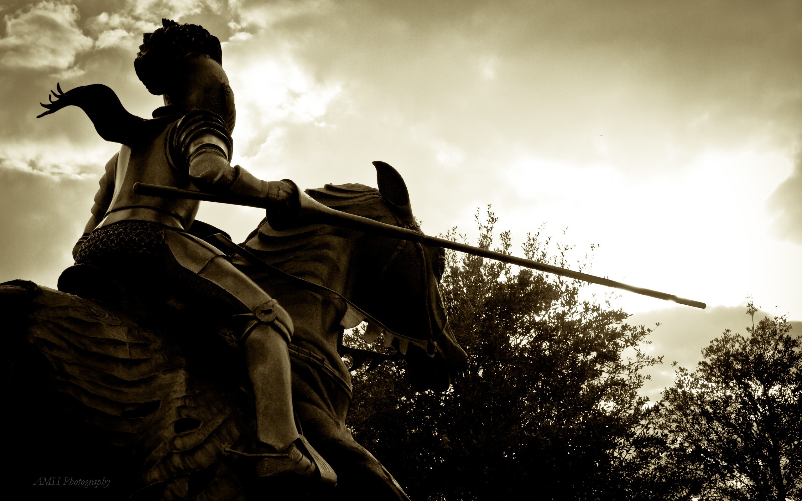Cavaliere a cavallo, Lancia, Silhouette, Statua, Cielo nuvoloso, sfondo 2K per computer