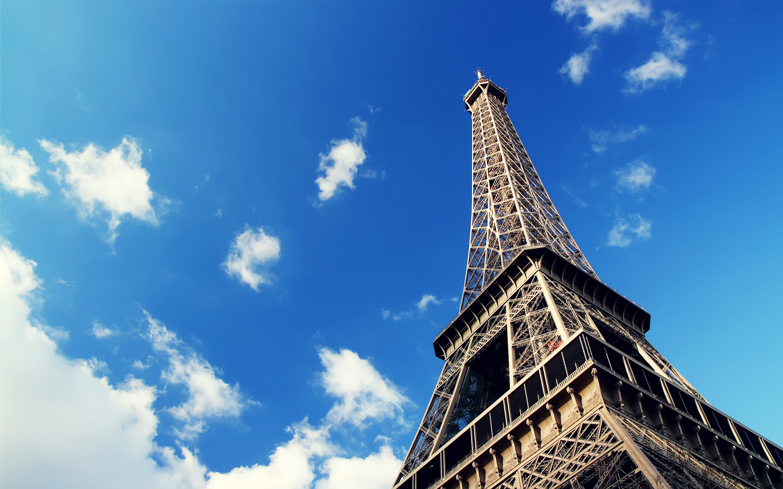 Torre Eiffel, Prospettiva dal basso, Cielo azzurro, 2560x1600, immagine di sfondo
