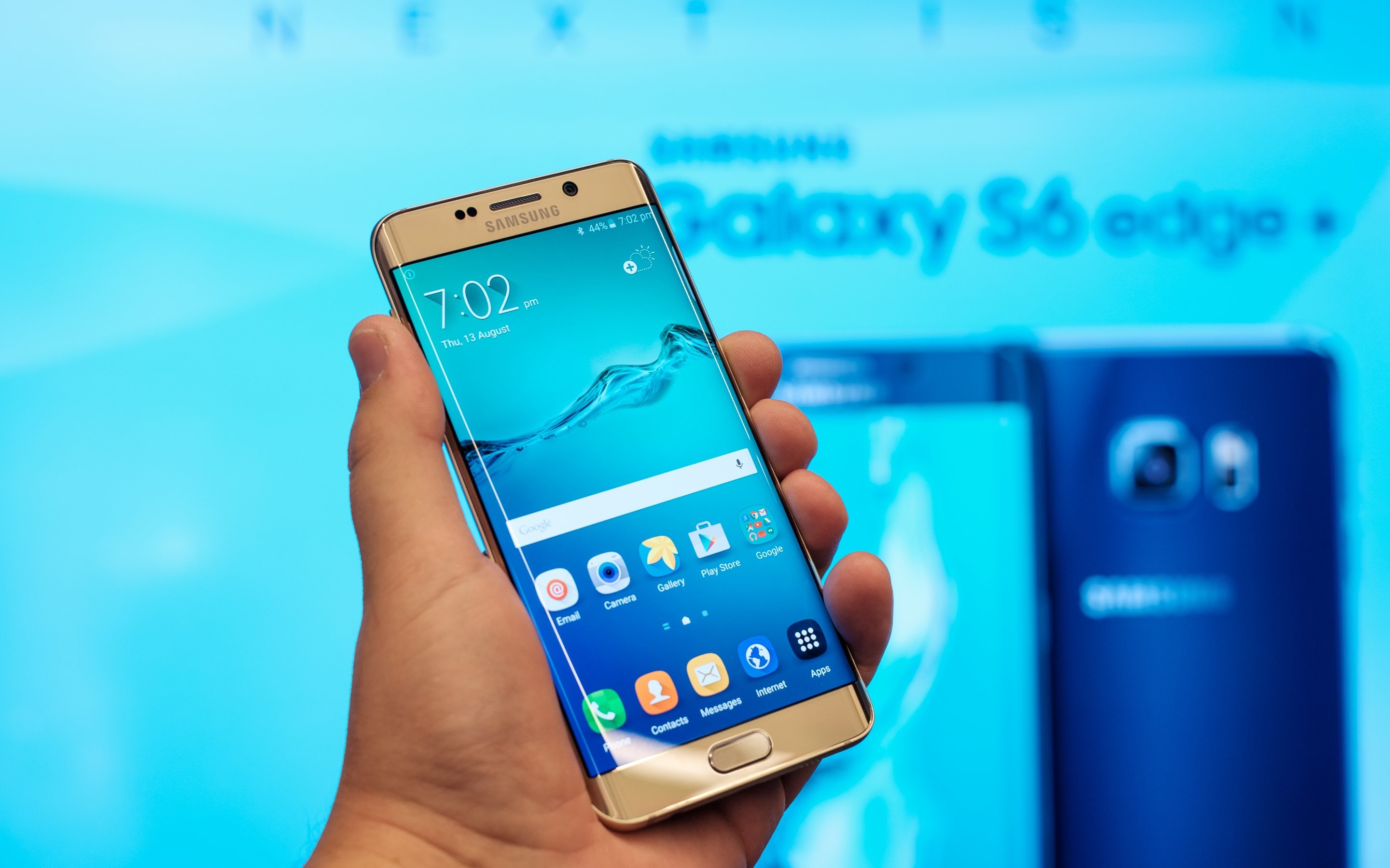 Samsung Galaxy S6 edge+, Smartphone, Oro, Mano, 2880x1800, immagine di sfondo