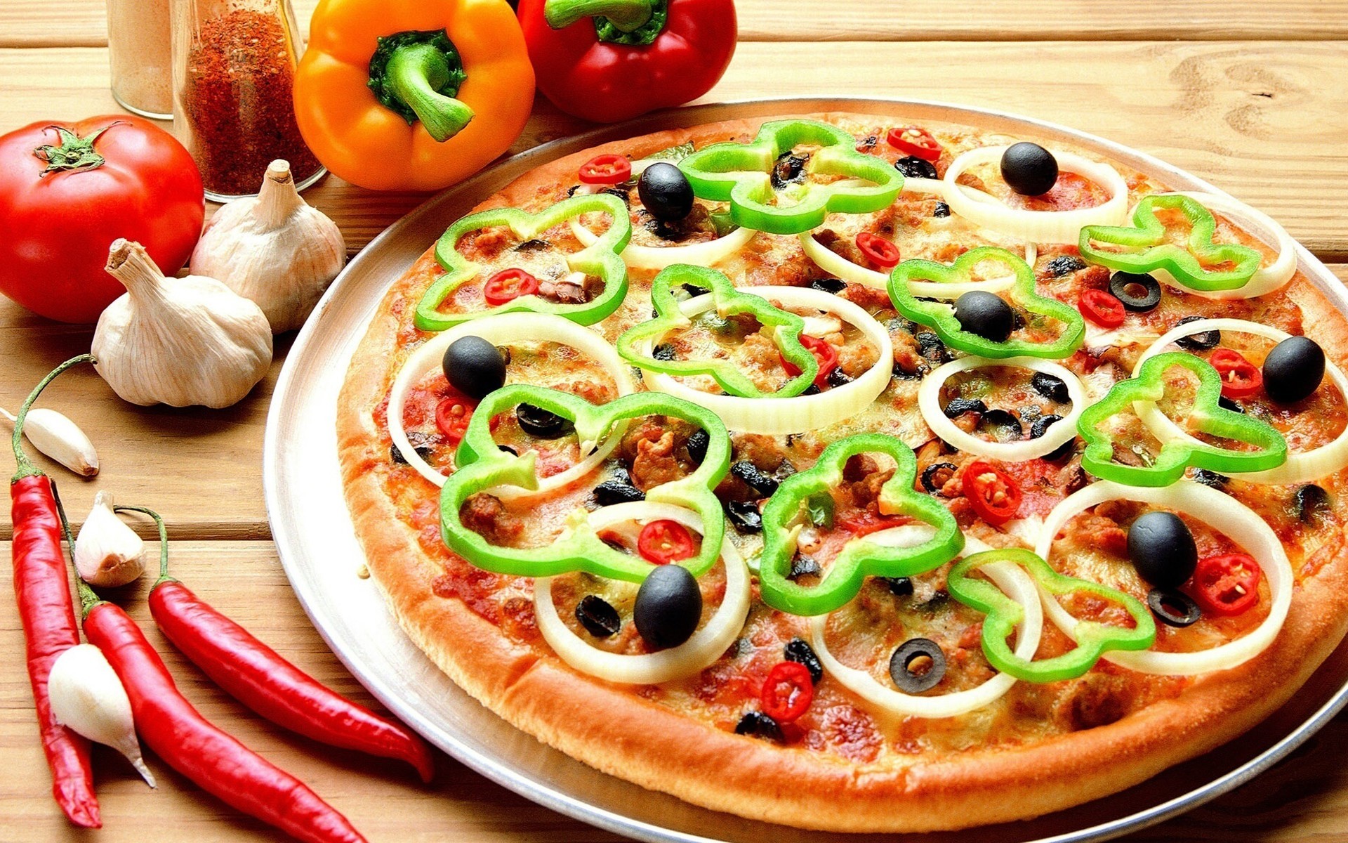 Pizza, Peperoni verdi, Olive nere, Cipolla, Aglio, Full HD, sfondo desktop