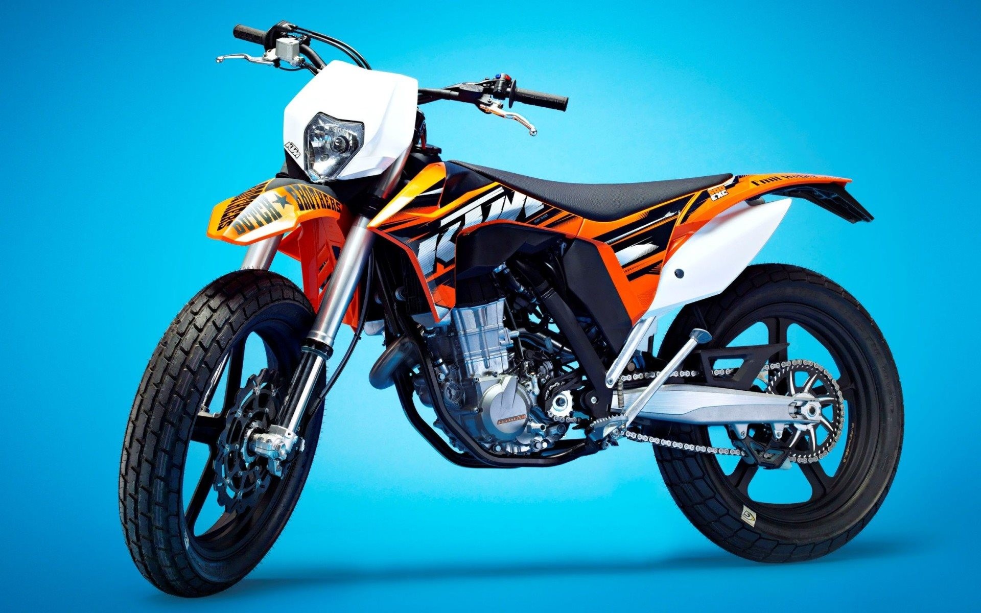 KTM Freeride, Moto da enduro, Sfondo azzurro, Arancione, 16:10 Full HD, wallpaper widescreen