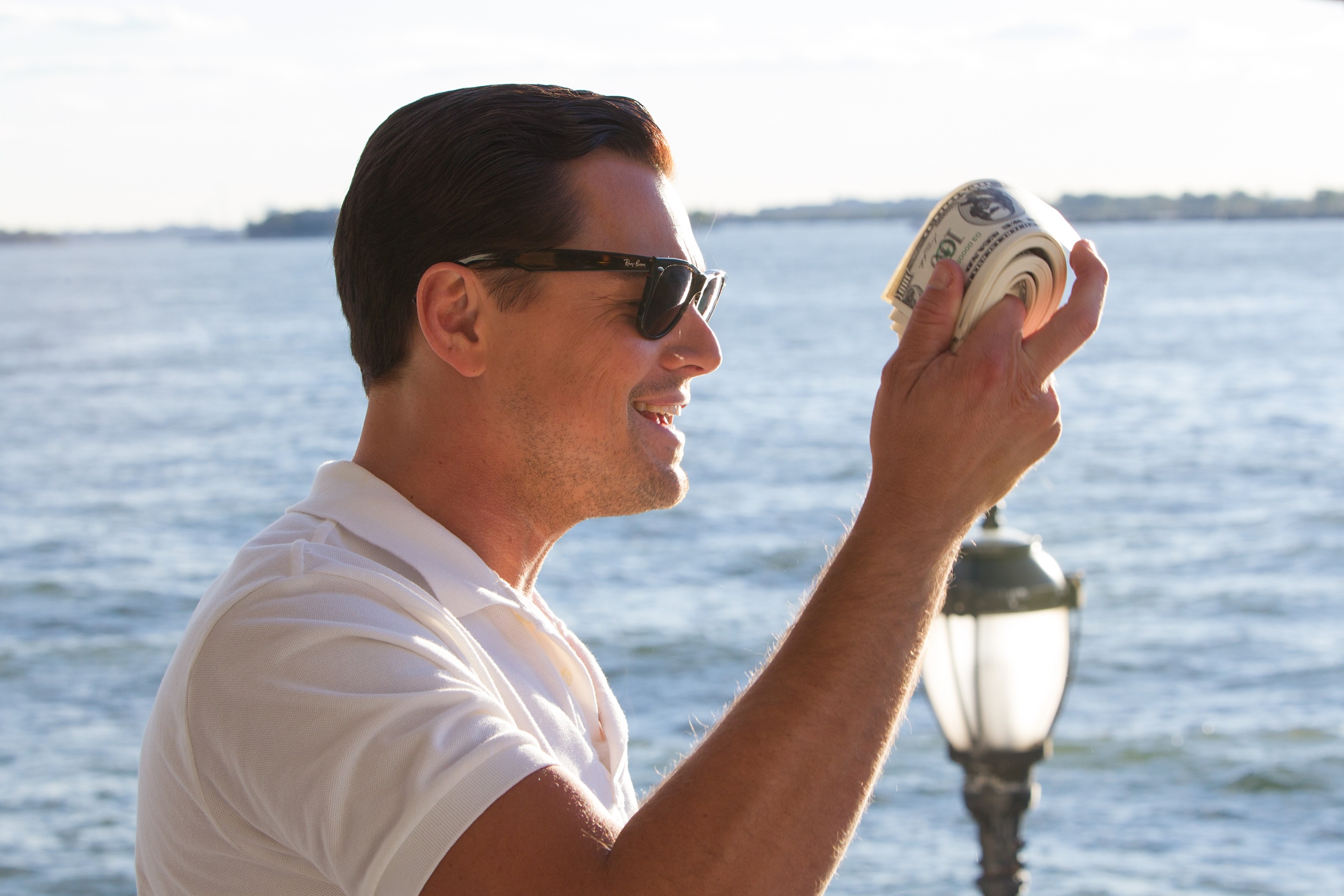Leonardo DiCaprio, Jordan Belfort, The Wolf of Wall Street, Mazzetta di soldi, Mare, sfondo per PC