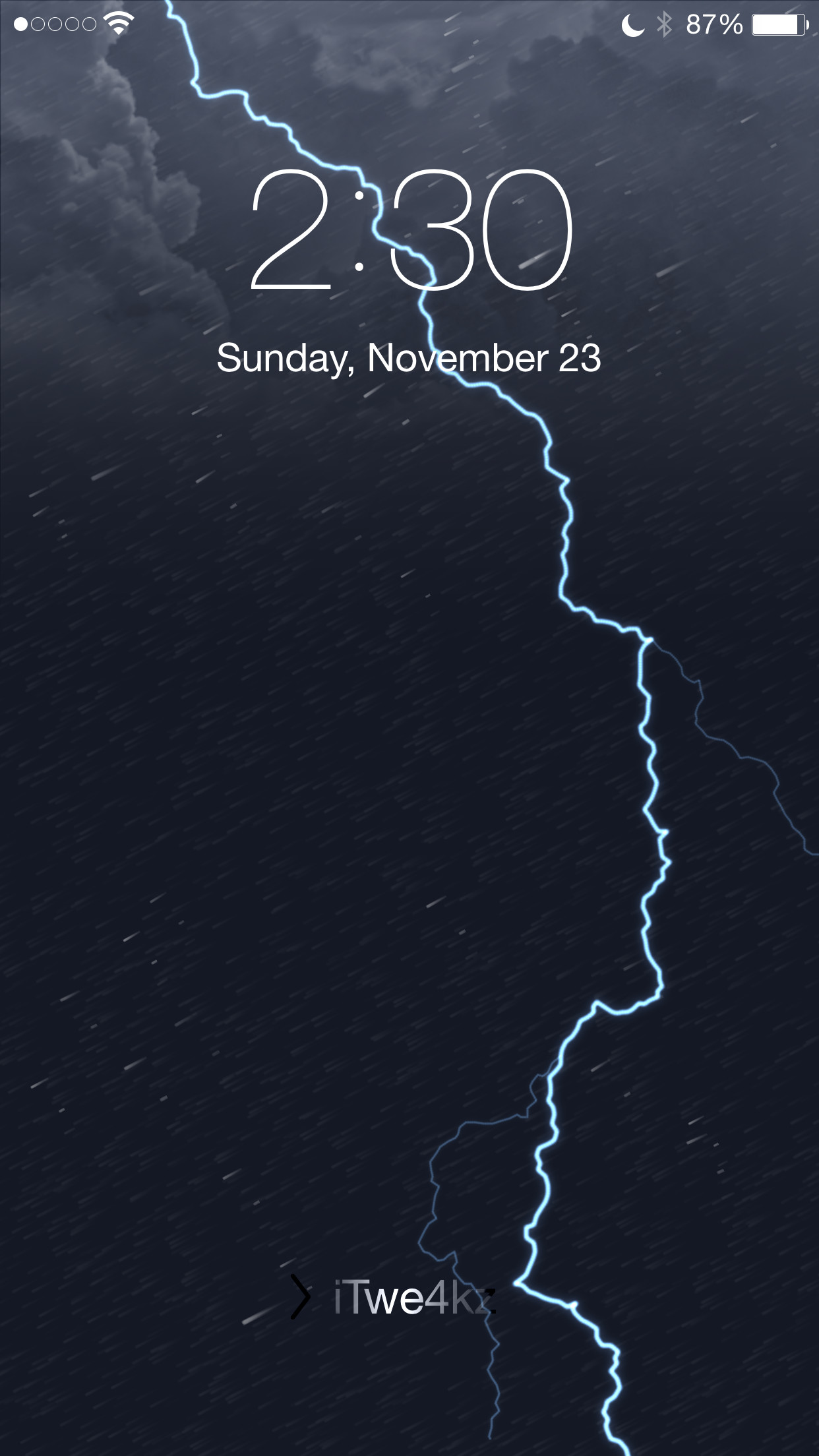 iOS 8, Schermata di blocco, Fulmine, Temporale, Notte, Full HD, sfondo verticale per cellulare