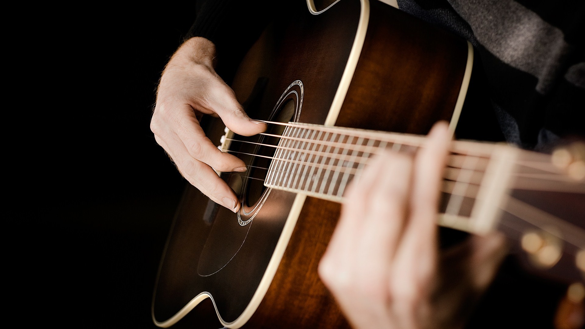 Chitarra acustica, Mani, Accordo, Sfondo scuro, Full HD, wallpaper per portatile