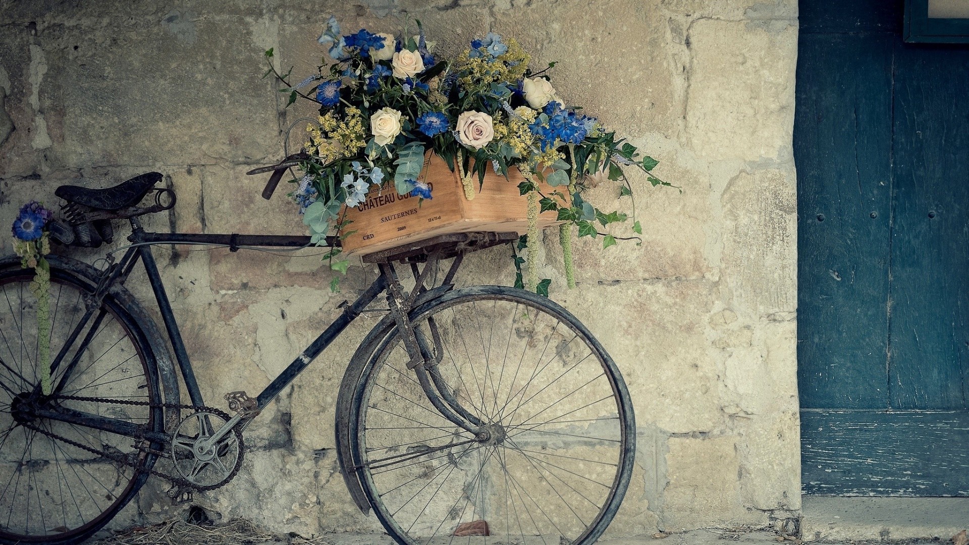 Bicicletta d'epoca, Cesto di fiori, Muro di pietra, Porta, Full HD 1080p, sfondo desktop