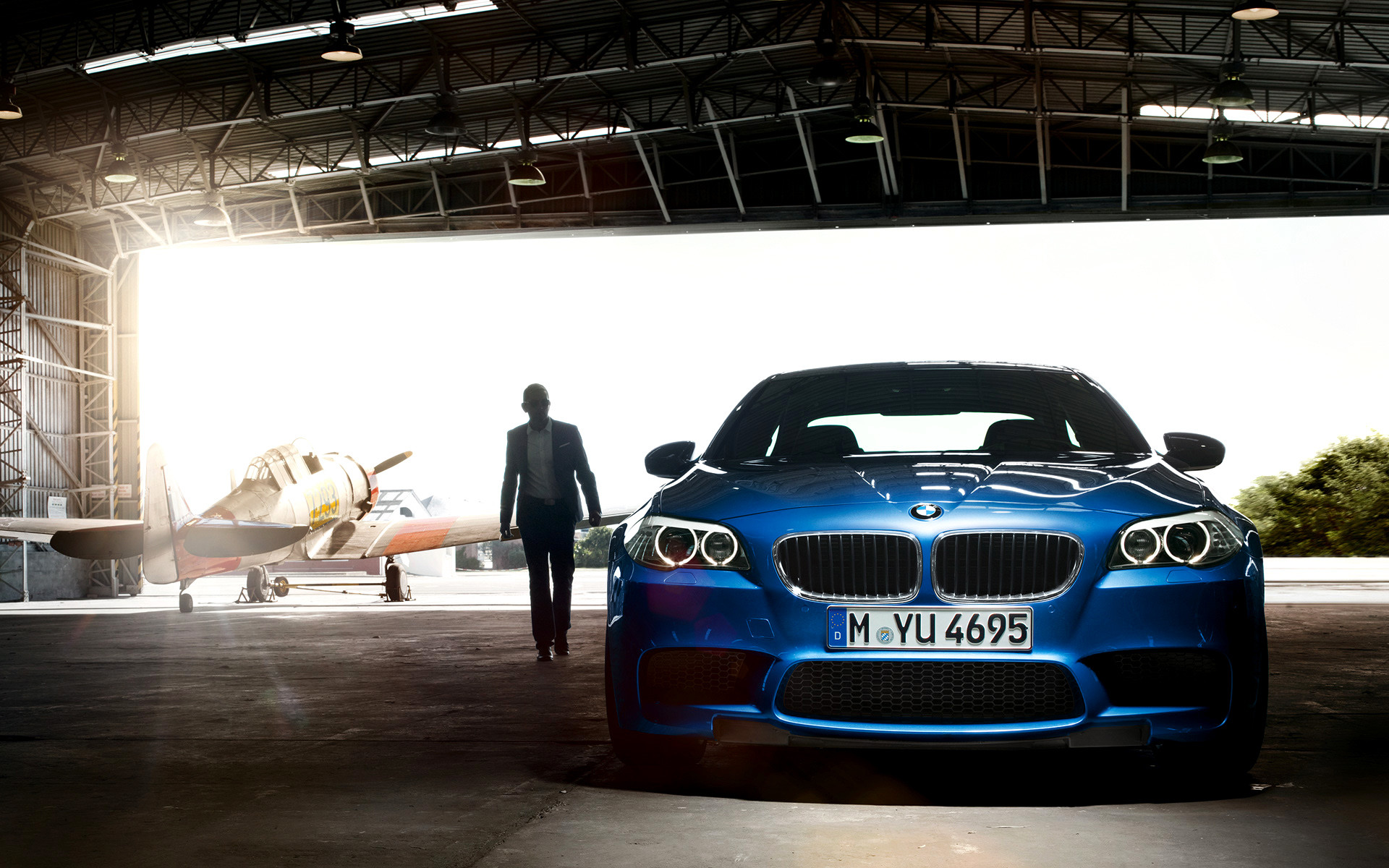 BMW M5 (F10), BMW, Hangar, Aereo d'epoca, Blu, 16:10 Full HD, sfondo widescreen