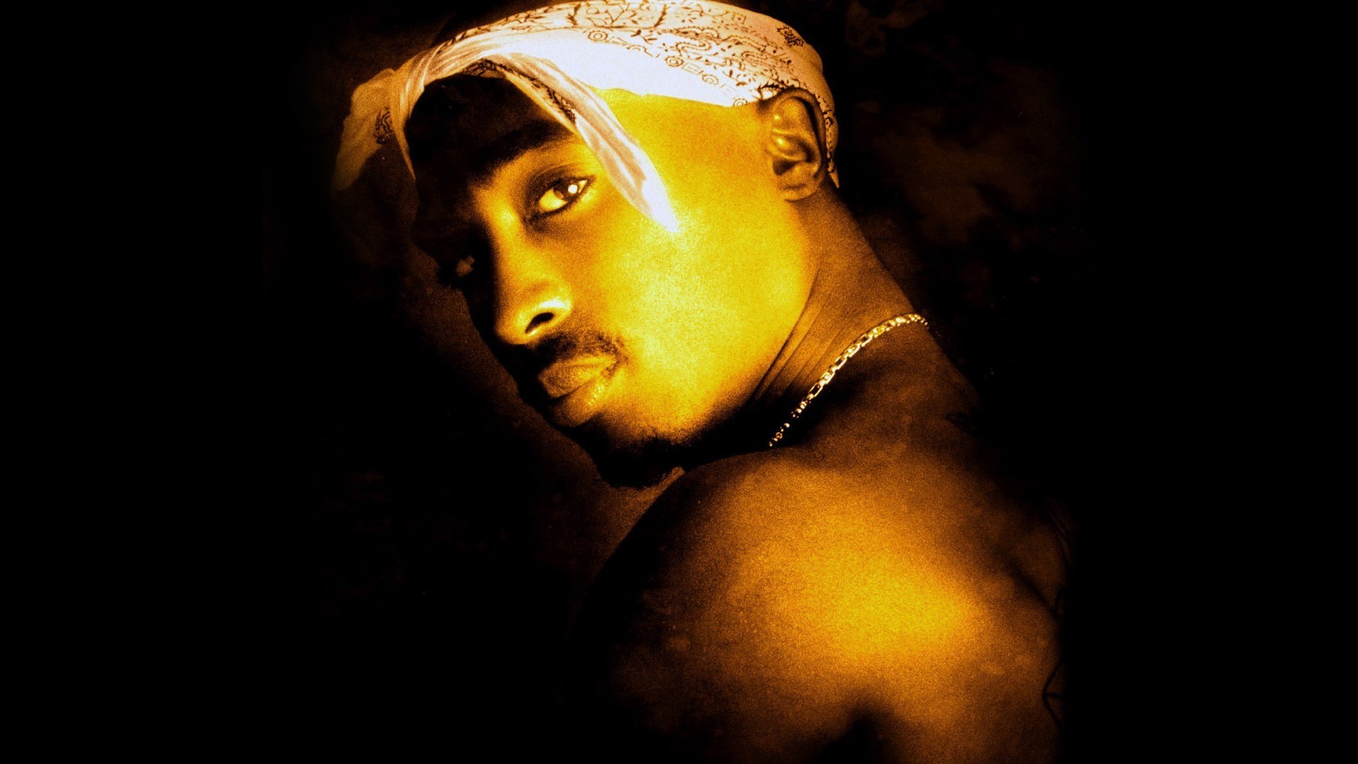 Tupac Shakur, Bandana, Luce dorata, Sfondo nero, Full HD, wallpaper per portatile