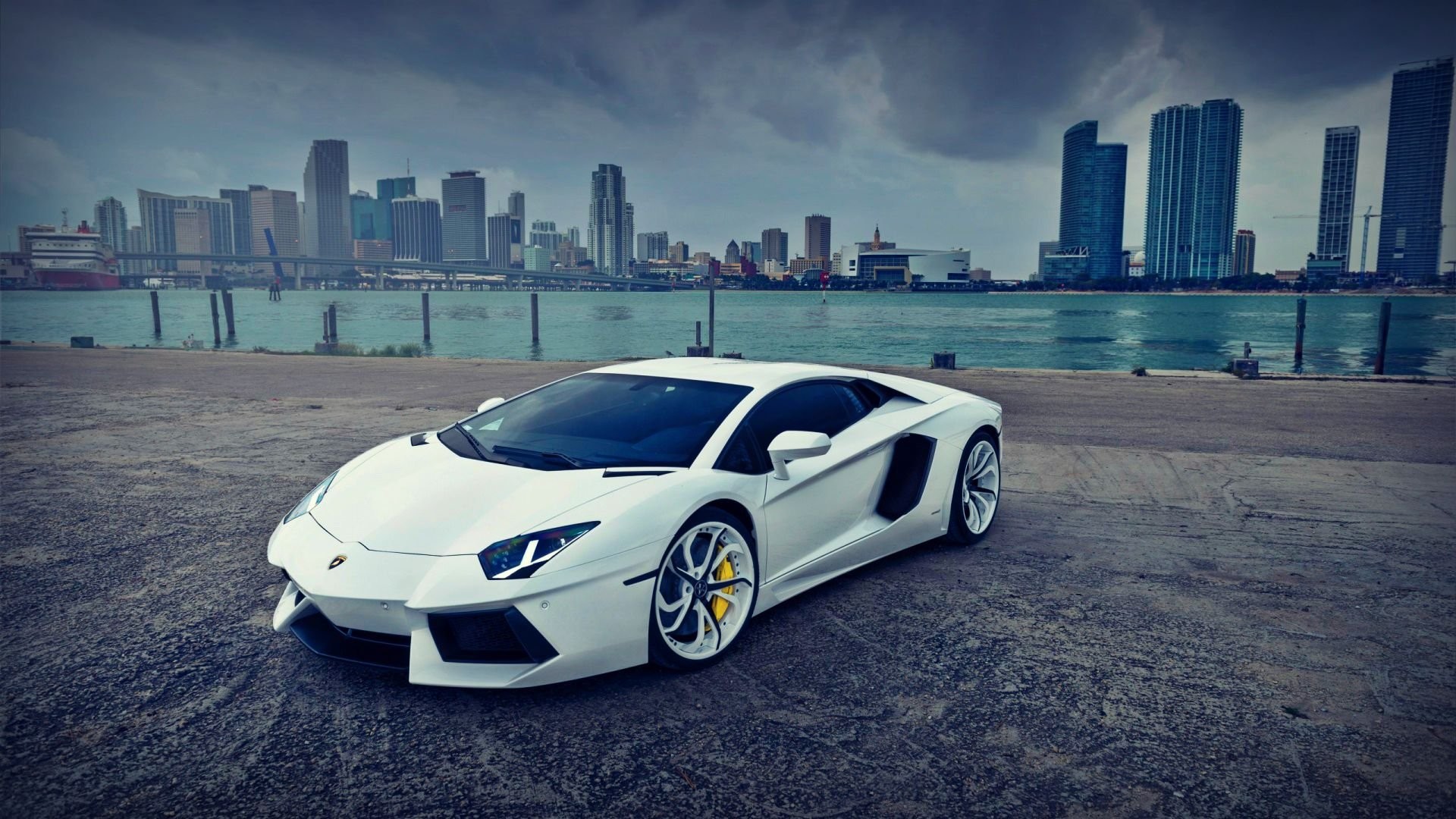 Lamborghini Aventador, Miami, Skyline, Bianco, Supercar, Full HD, sfondo Windows 11