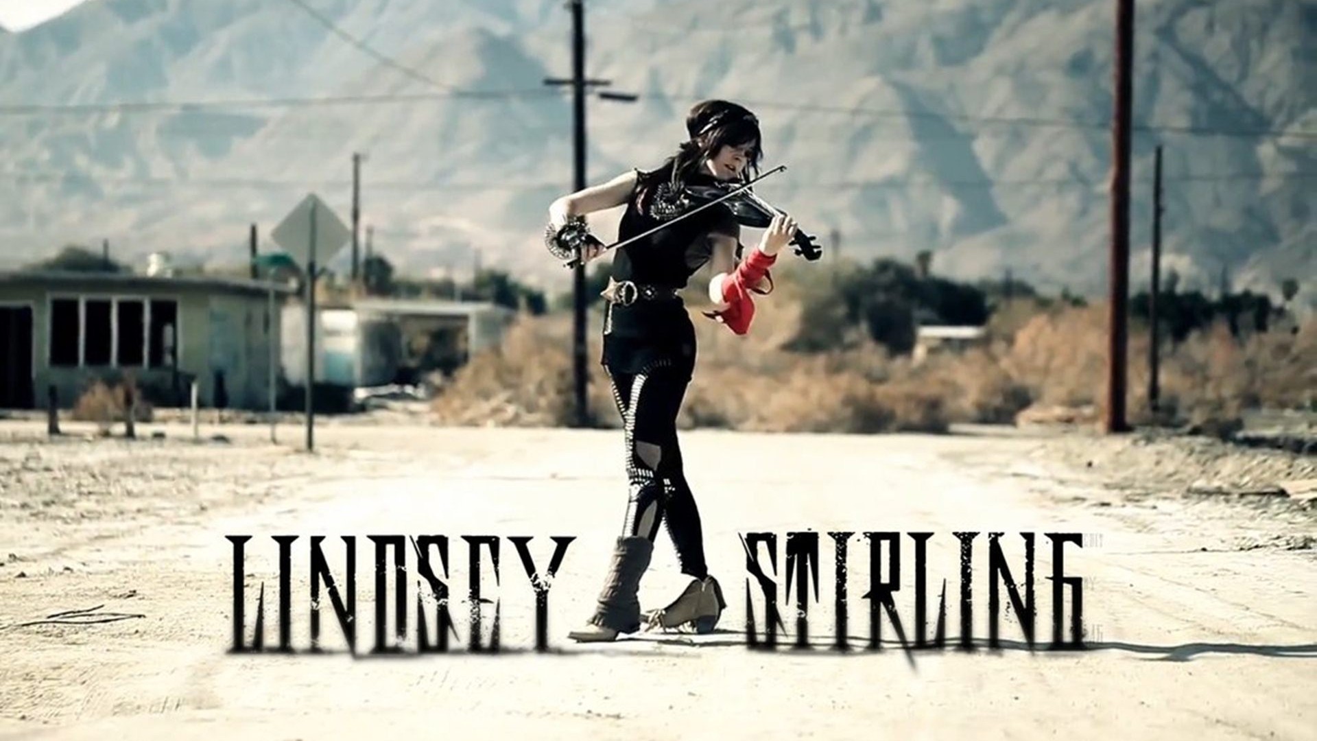 Lindsey Stirling, Violino, Strada, Tipografia, Deserto, Full HD 1080p, sfondo desktop