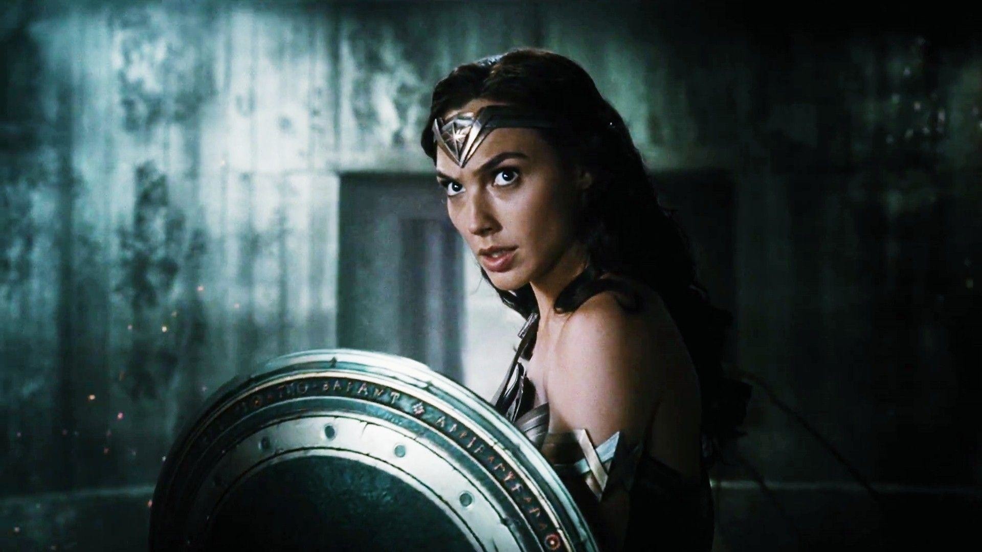 Wonder Woman, Gal Gadot, Scudo, Ritratto, 16:9 Full HD, sfondo widescreen