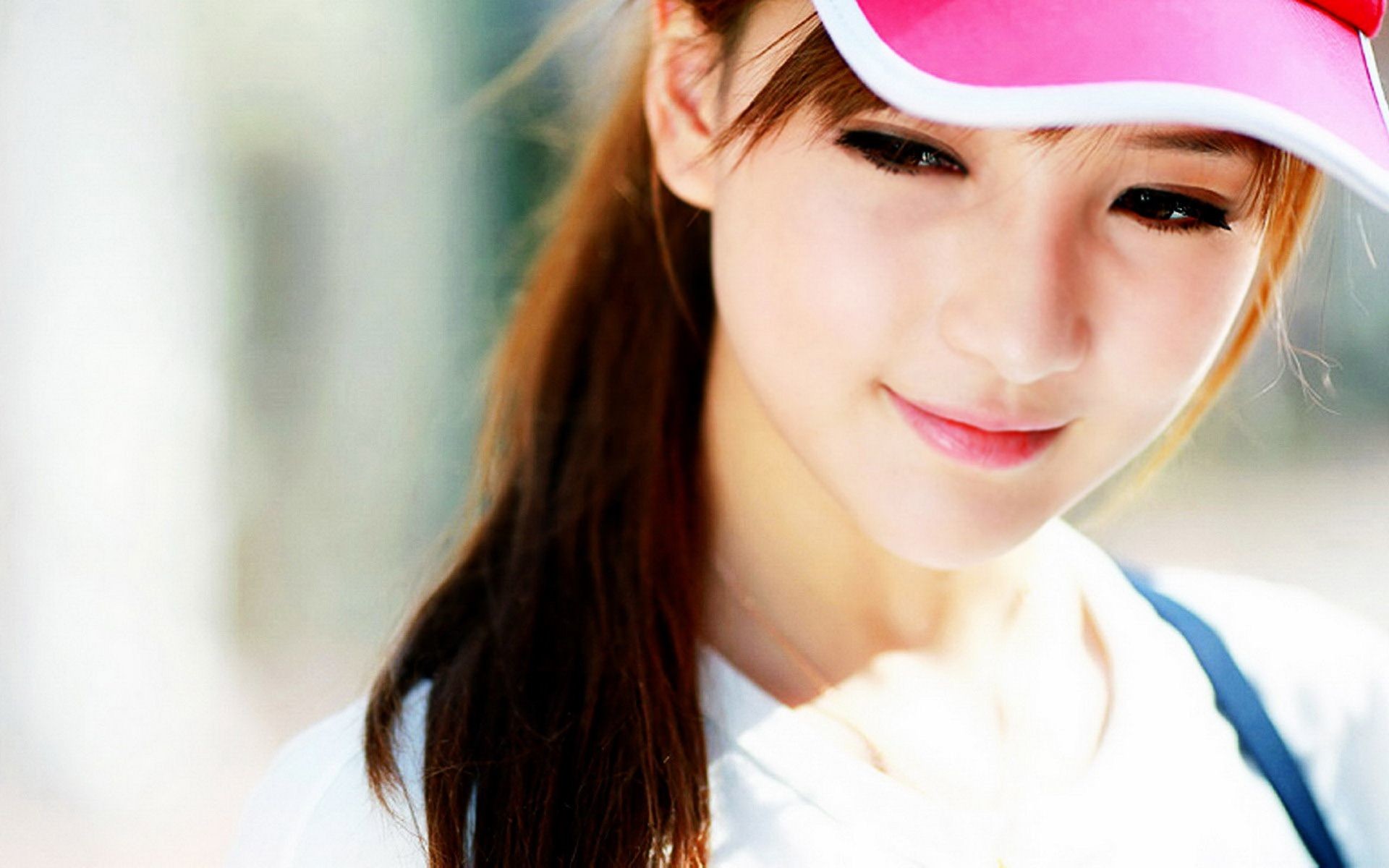 Ragazza asiatica, Visiera rosa, Sorriso, Ritratto, Full HD, wallpaper desktop
