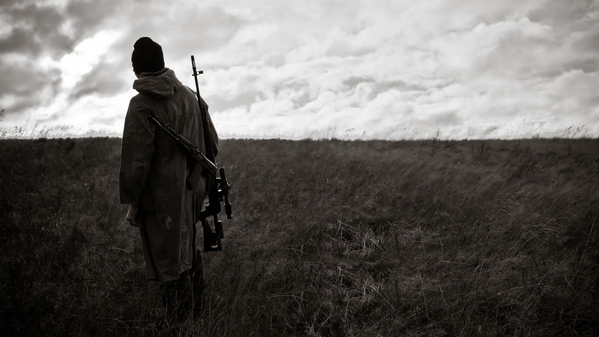 Soldato, Fucile, Campo, Cielo nuvoloso, Desaturato, Full HD, sfondo per portatile