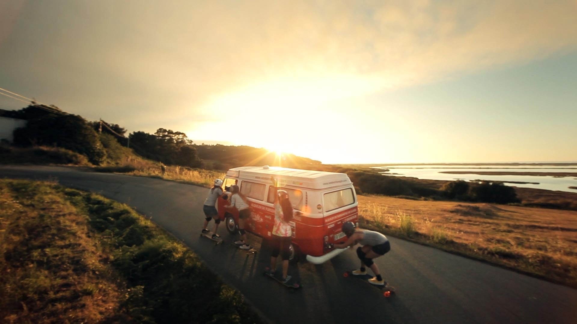 Longboard, Volkswagen T1, Tramonto, Strada, Full HD 1080p, sfondo desktop