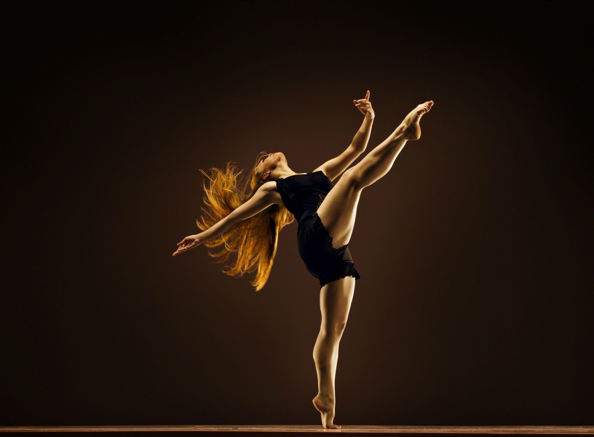 Ballerina, Danza moderna, Sfondo scuro, Grazia, Full HD, wallpaper per portatile