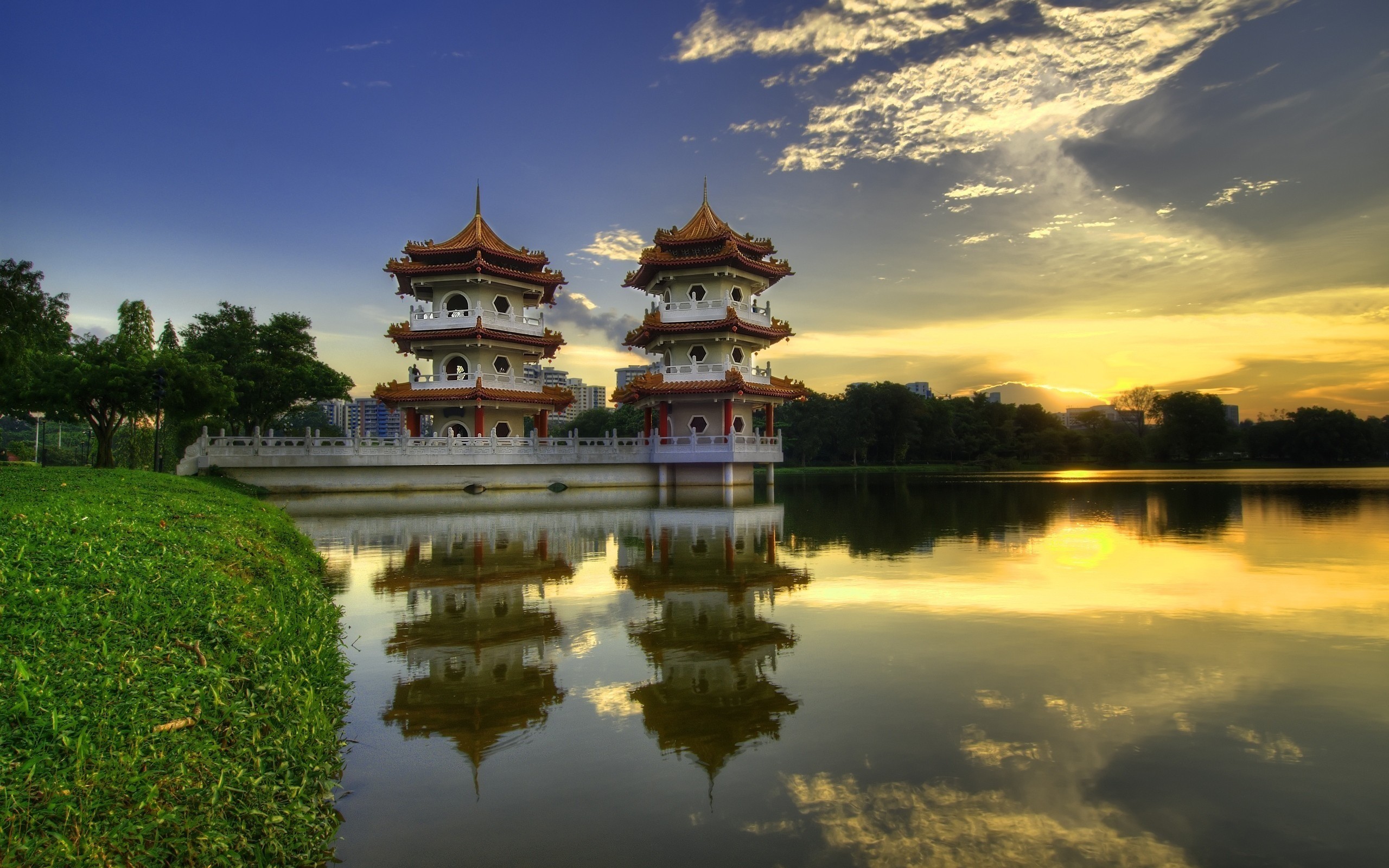 Twin Pagodas, Pagode gemelle, Lago, Tramonto, Riflesso, 2560x1600, sfondo MacBook Pro