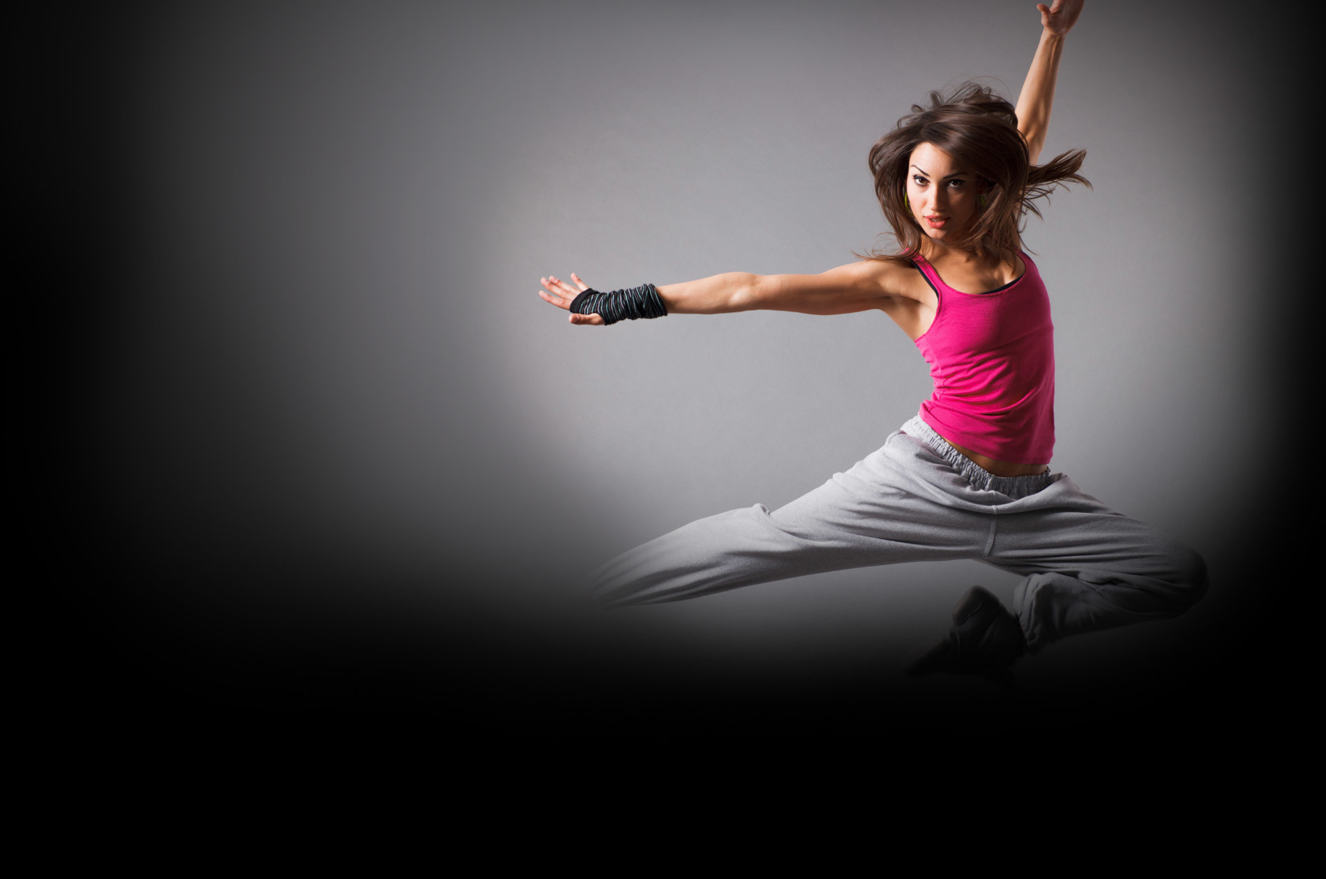 Ballerina, Salto, Danza moderna, Sfondo grigio, Full HD, wallpaper per PC