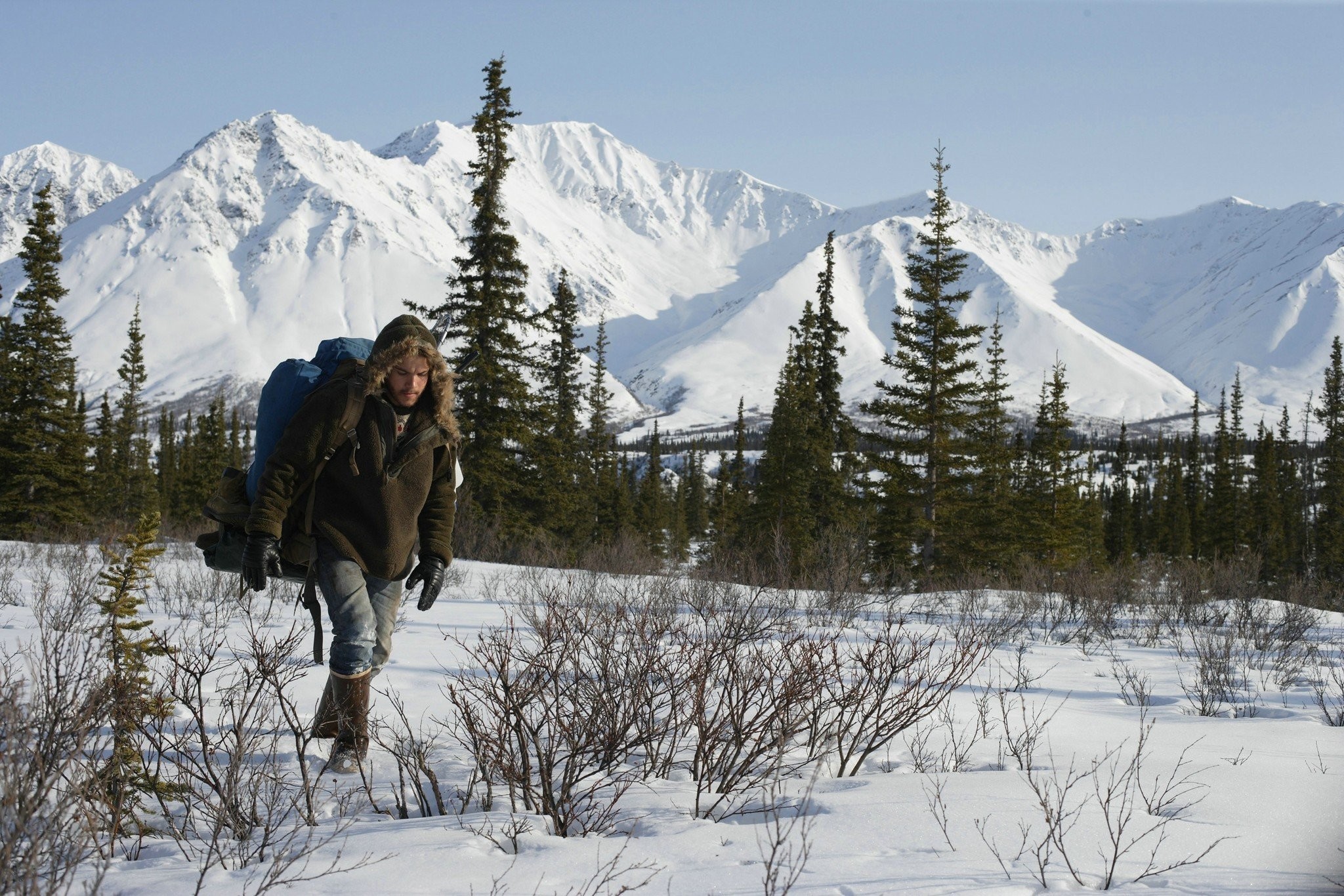 Into the Wild - Nelle terre selvagge, Emile Hirsch, Alaska, Montagne innevate, Zaino, sfondo desktop