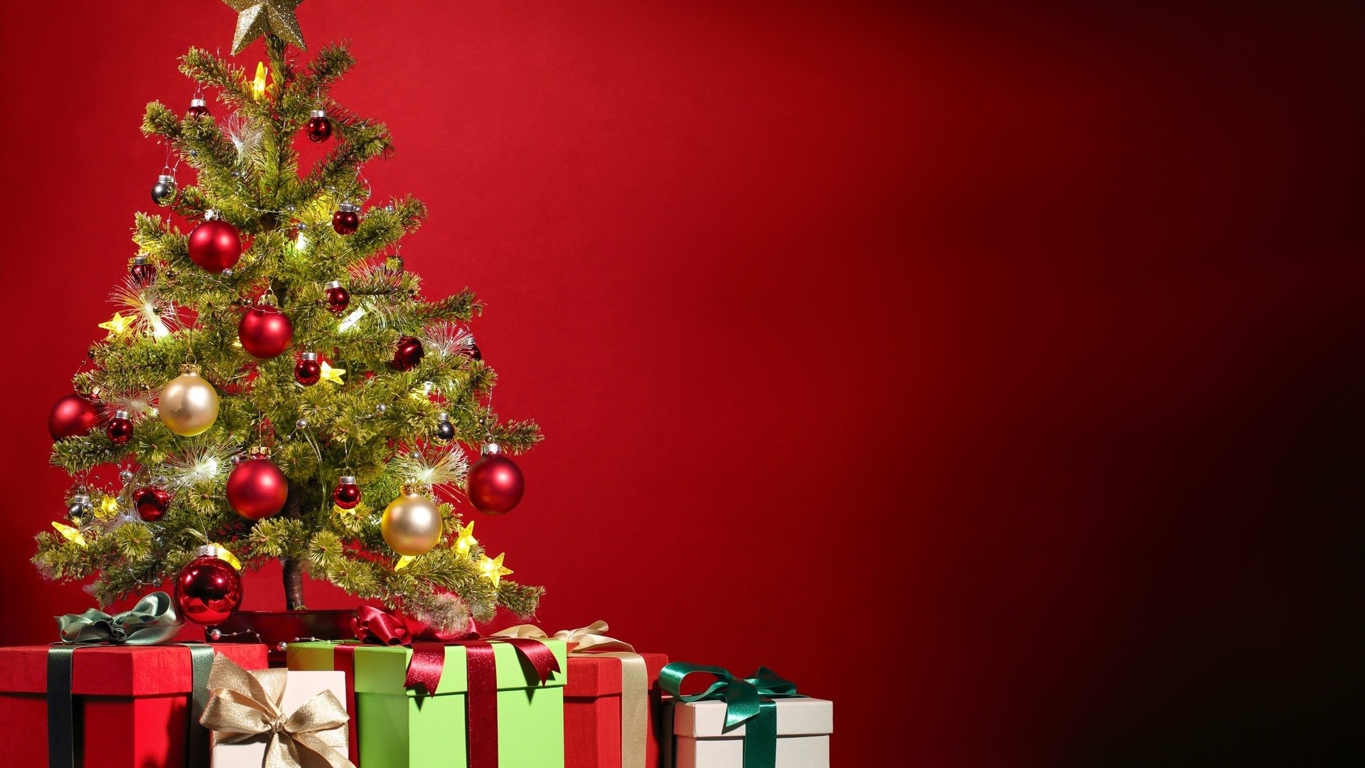 Albero di Natale, Regali, Sfondo rosso, 16:9 Full HD, wallpaper widescreen