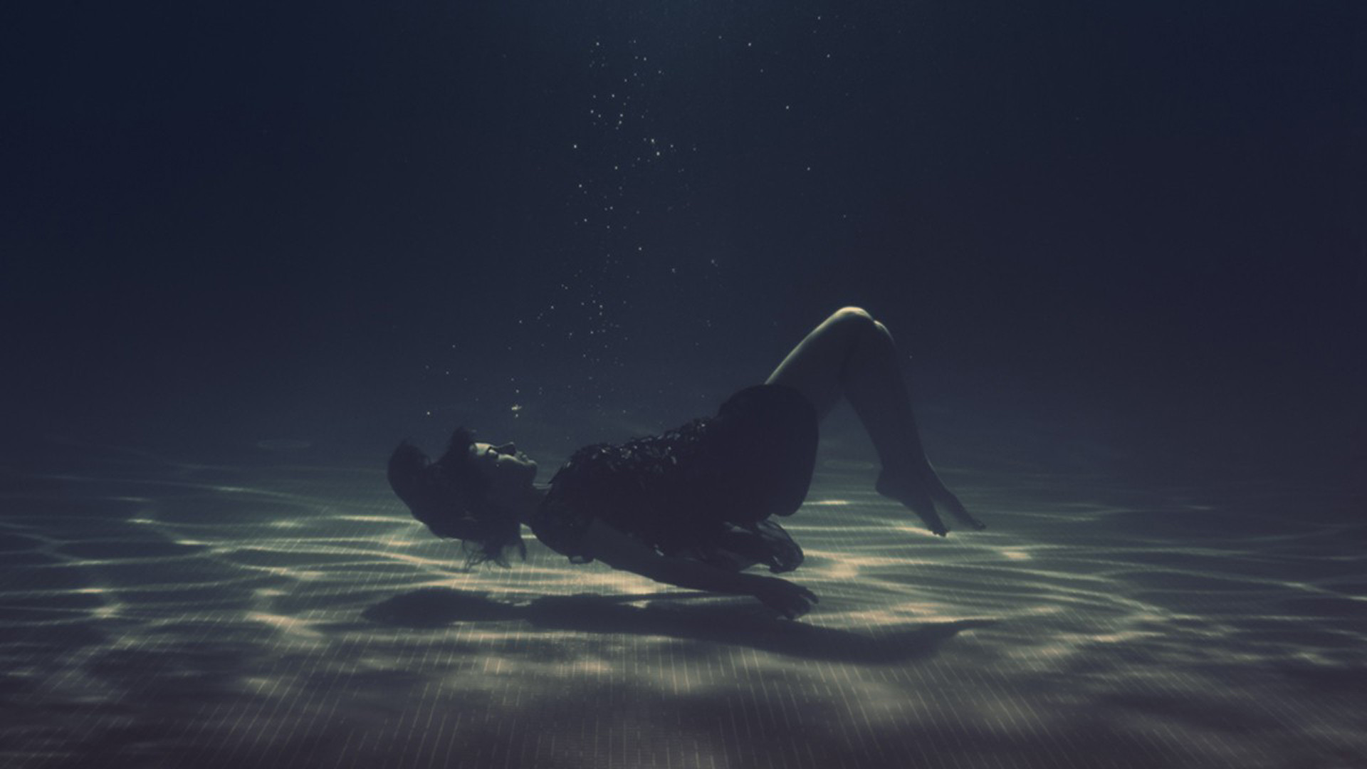 Subacqueo, Donna, Buio, Luce sull'acqua, Full HD, wallpaper per portatile