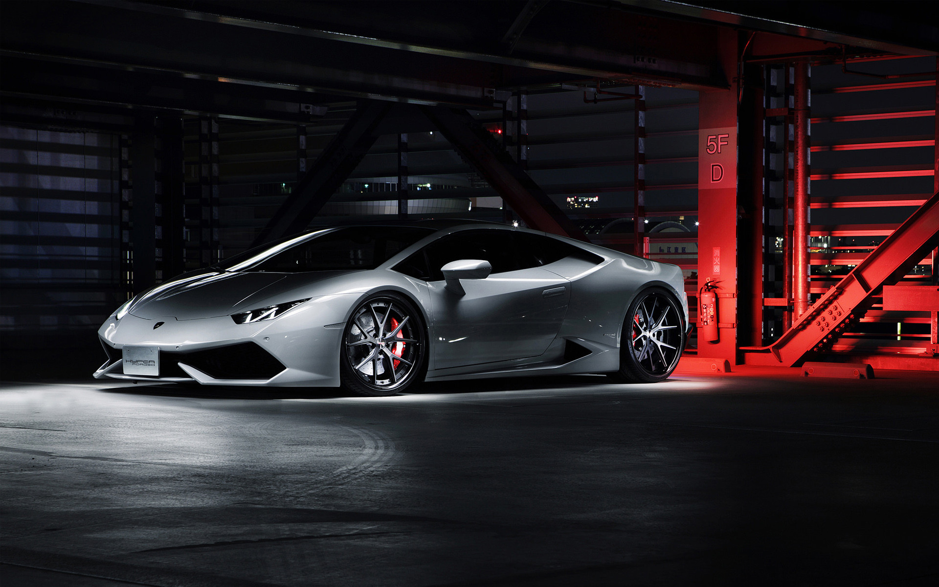 Lamborghini Huracán, Argento, Luce rossa, Garage, 16:10 Full HD, sfondo widescreen