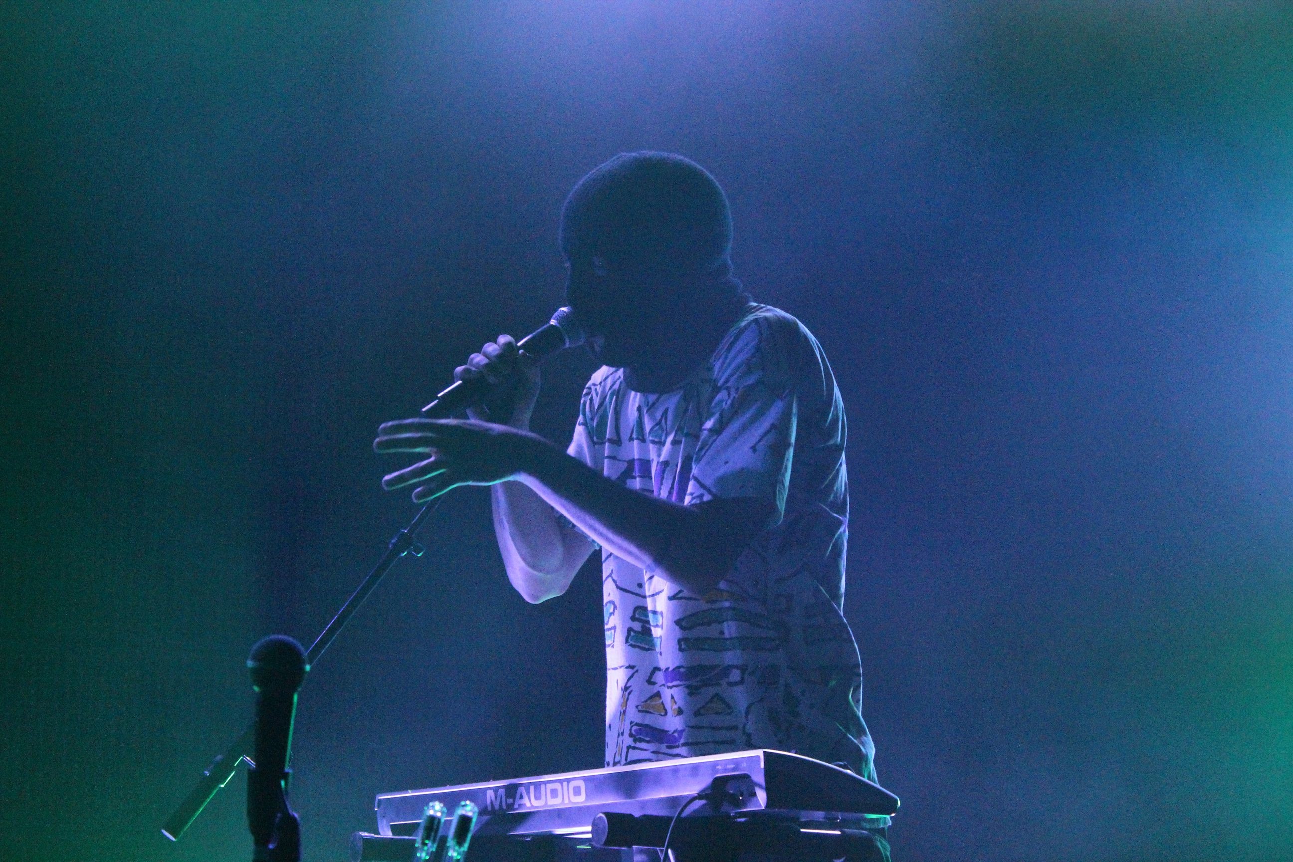 Tyler Joseph, Twenty One Pilots, Concerto, Luci blu, 2K, sfondo Windows 11