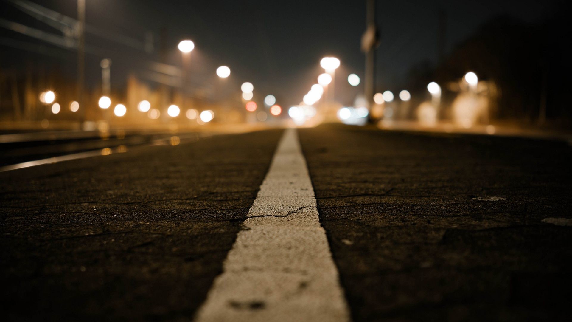 Strada, Segnaletica orizzontale, Bokeh, Notte, Lampioni, 1920x1080, immagine di sfondo