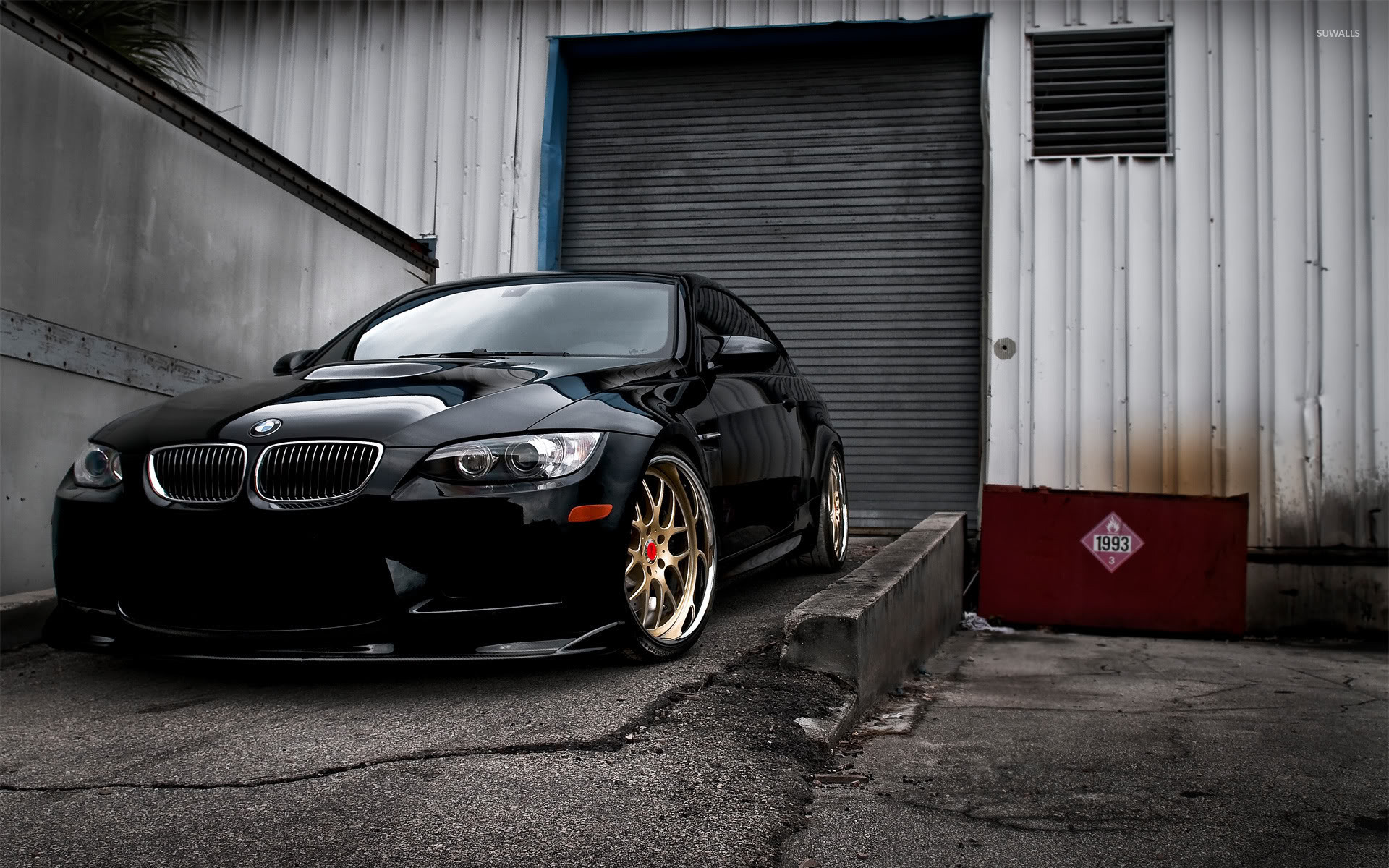 BMW M3 (E92), BMW, Nero, Cerchi oro, Capannone, Full HD, sfondo desktop