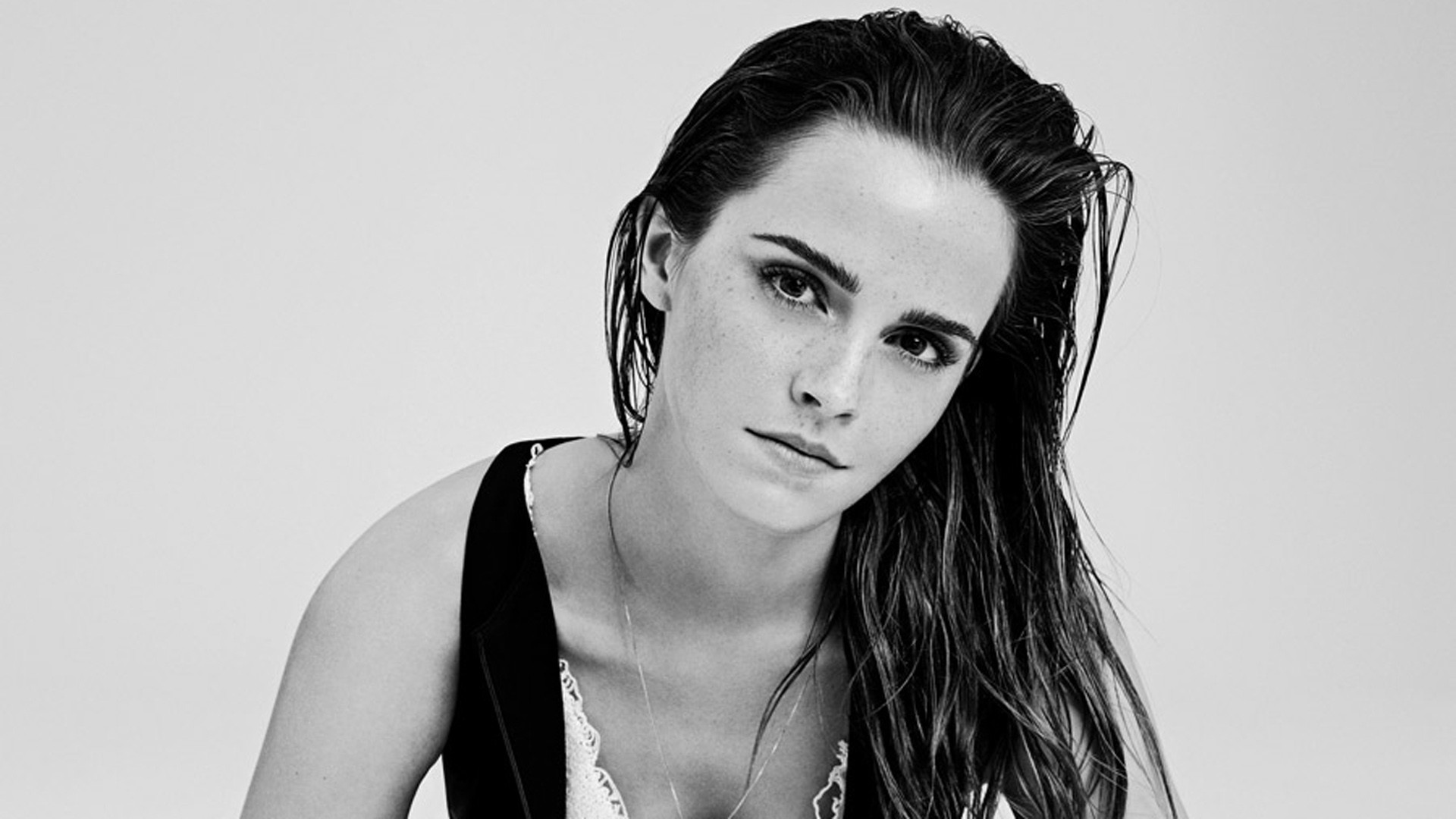 Emma Watson, Bianco e nero, Capelli bagnati, 16:9 Full HD, sfondo widescreen