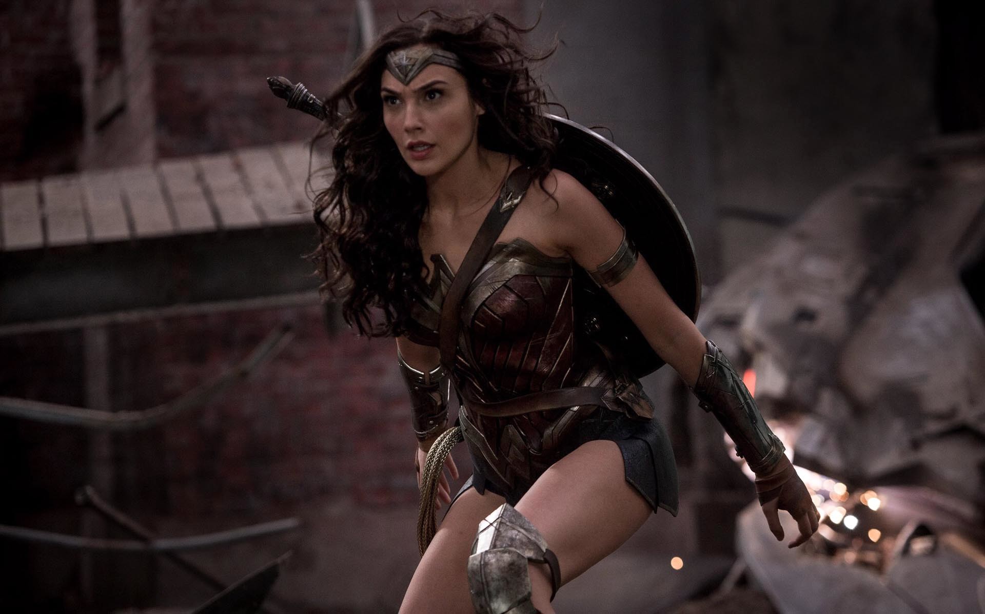 Gal Gadot, Wonder Woman, Scudo, Battaglia, 1920x1198, sfondo MacBook Pro