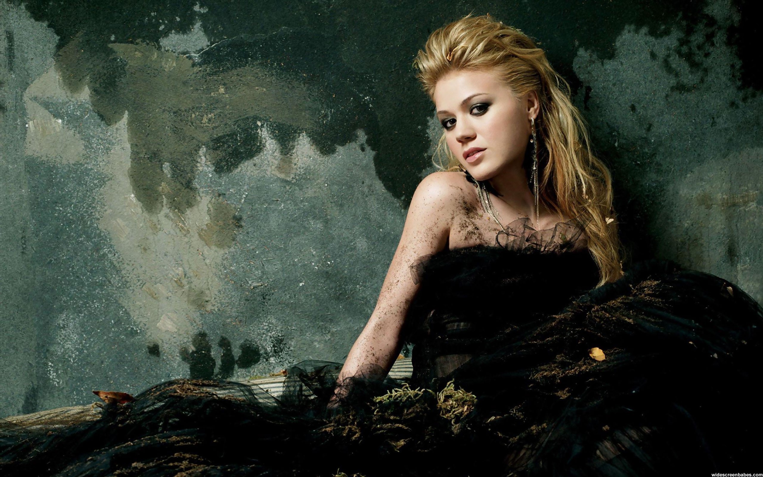 Kelly Clarkson, Abito nero, Servizio fotografico, Muro, 2560x1600, immagine di sfondo