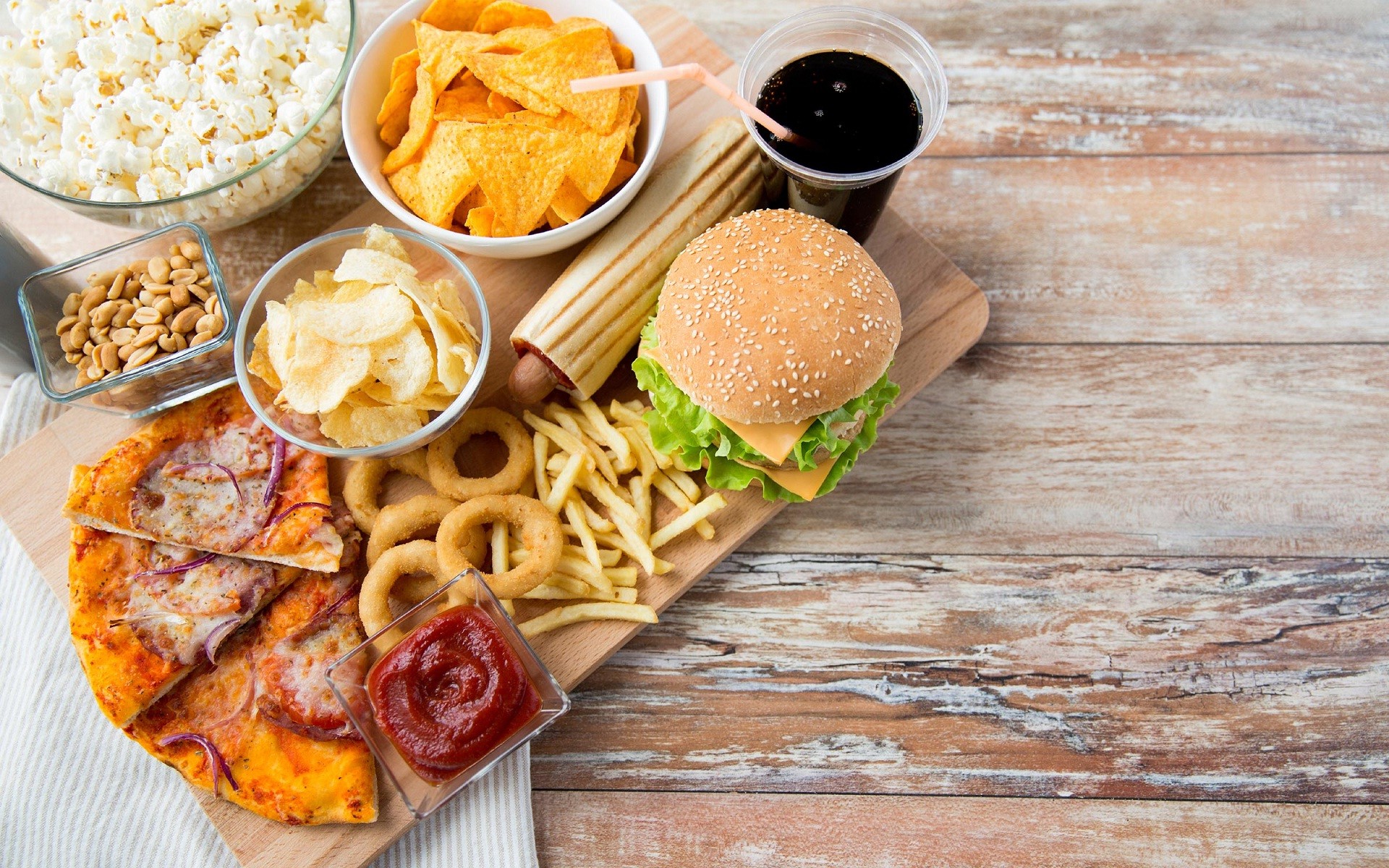 Pizza, Hamburger, Anelli di cipolla, Patatine, Popcorn, 1920x1200, sfondo MacBook Pro
