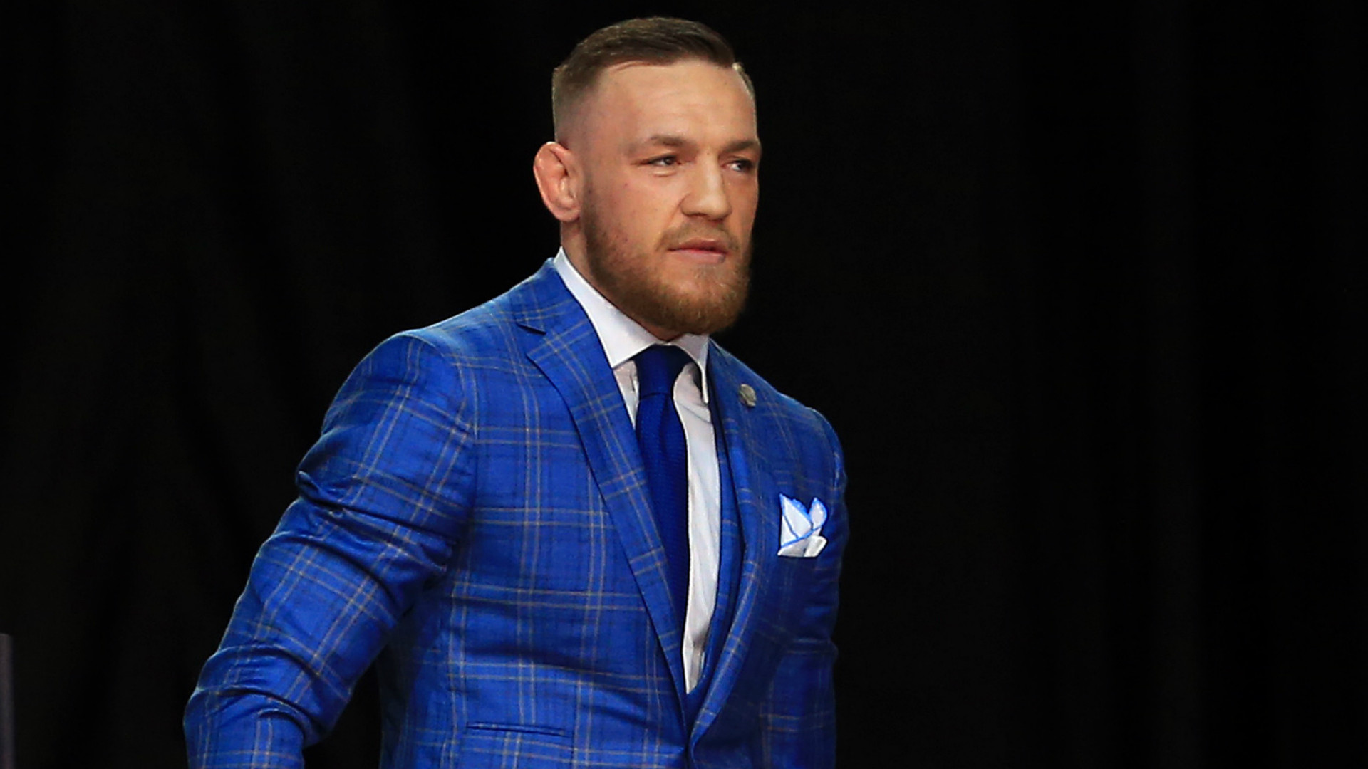 Conor McGregor, Abito blu, Elegante, Full HD, sfondo Windows 11