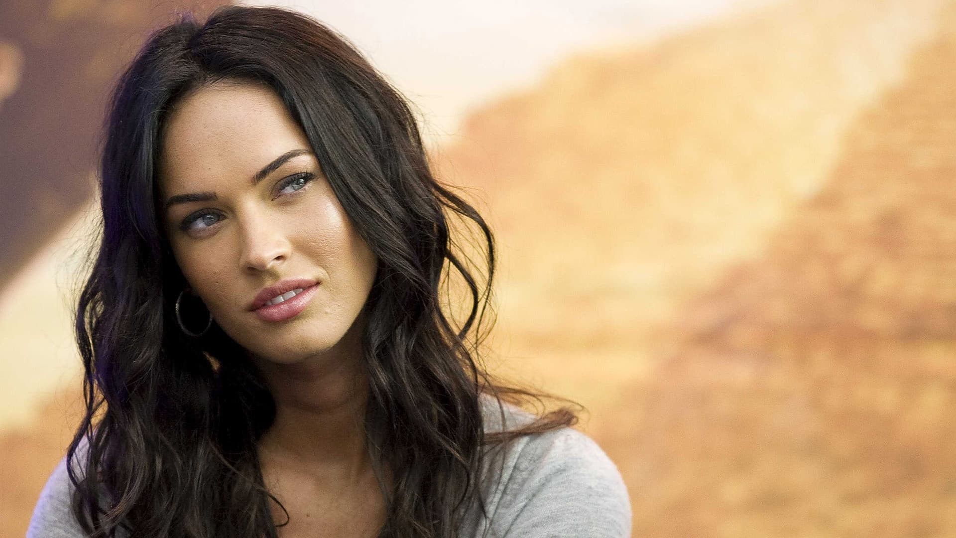 Megan Fox, Ritratto, Capelli mossi, Toni caldi, 16:9 Full HD, sfondo widescreen
