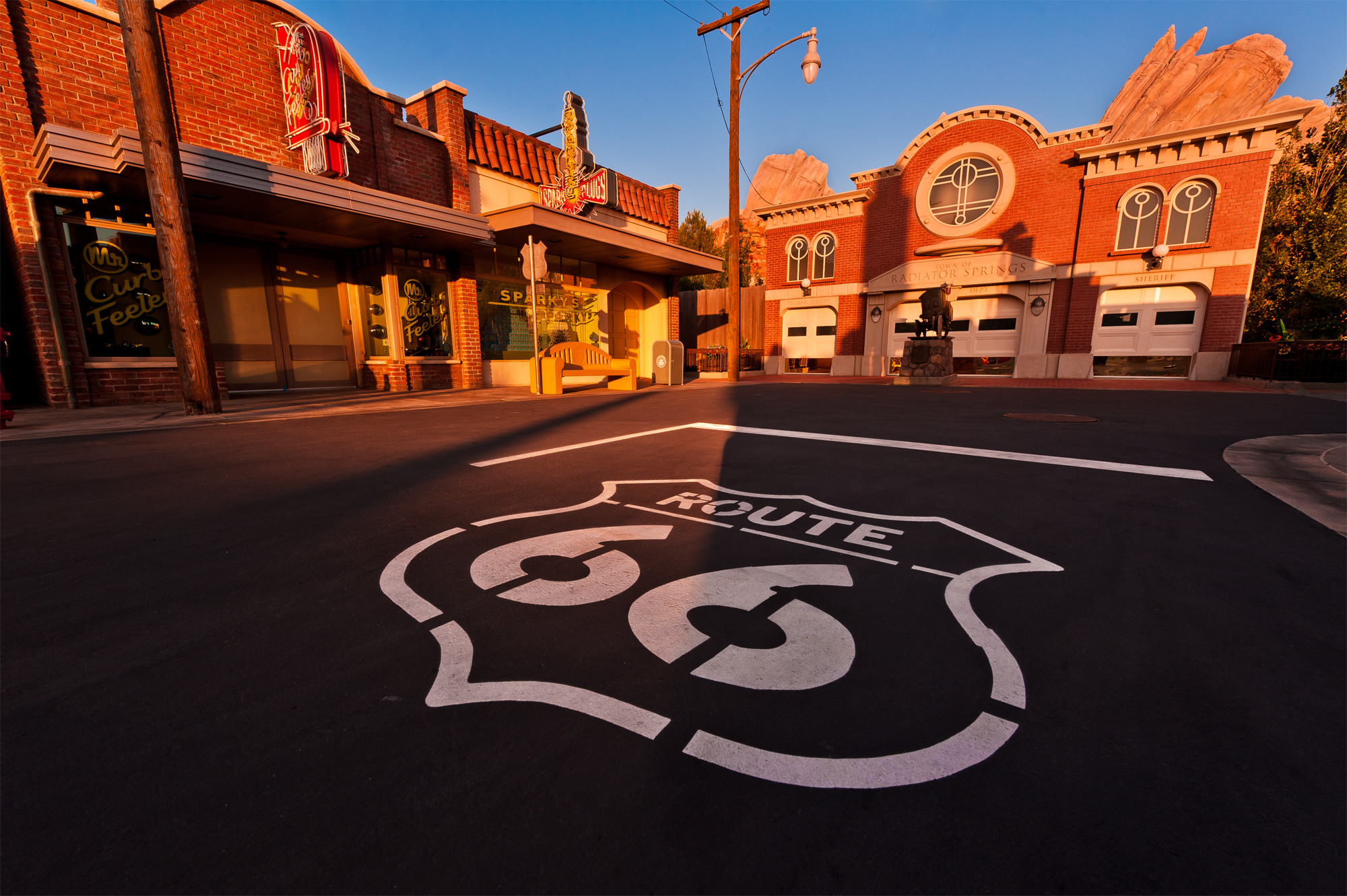 Route 66, Radiator Springs, Cars, Pixar, Scudo dipinto, Full HD, sfondo Windows 11