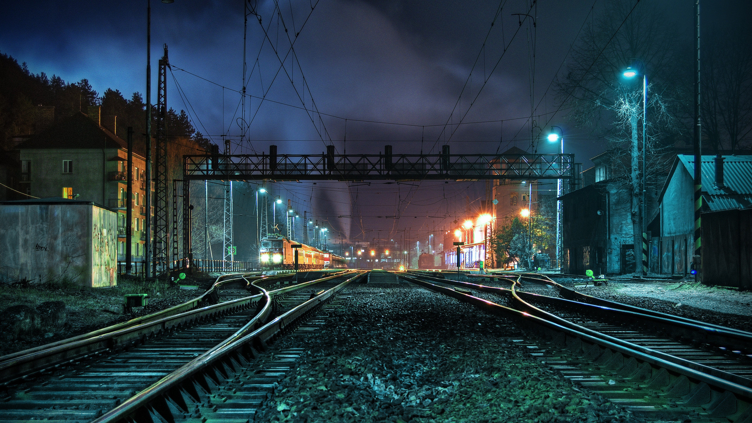 Ferrovia, Binari, Notte, Lampioni, 16:9 2K, sfondo widescreen