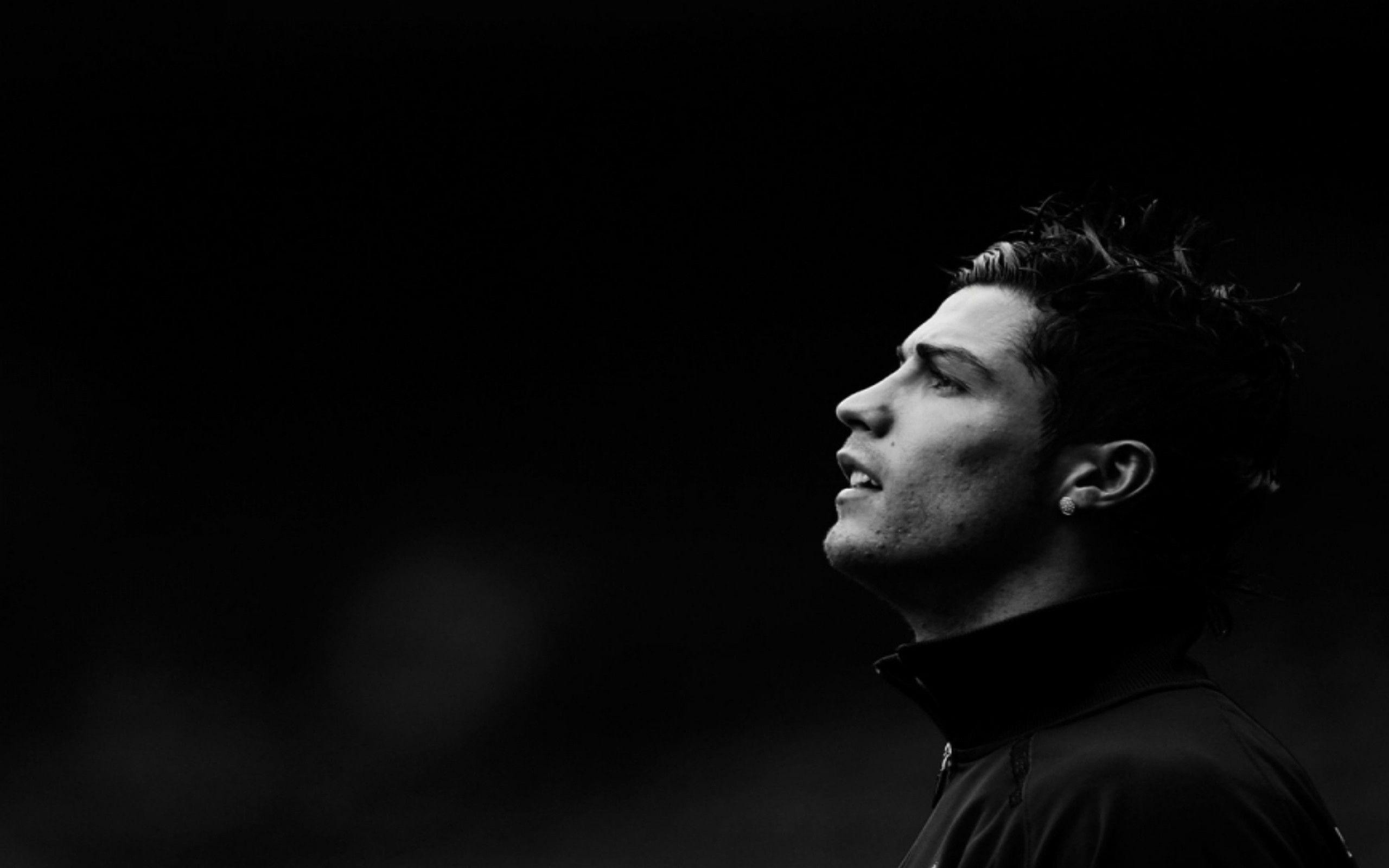 Cristiano Ronaldo, Profilo, Bianco e nero, Sfondo nero, 2560x1600, wallpaper desktop