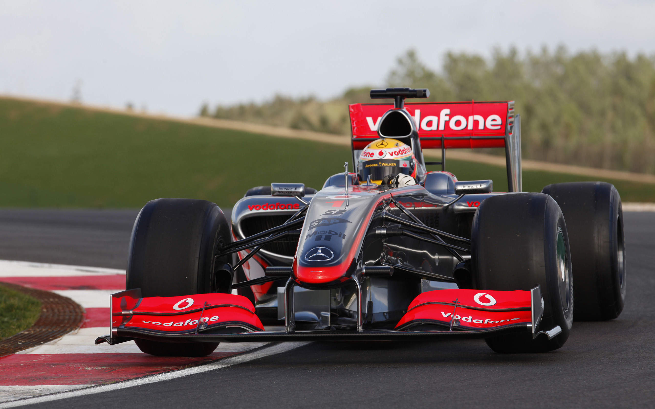 McLaren MP4-24, Lewis Hamilton, Vodafone McLaren Mercedes, Formula 1, Cordolo, immagine di sfondo