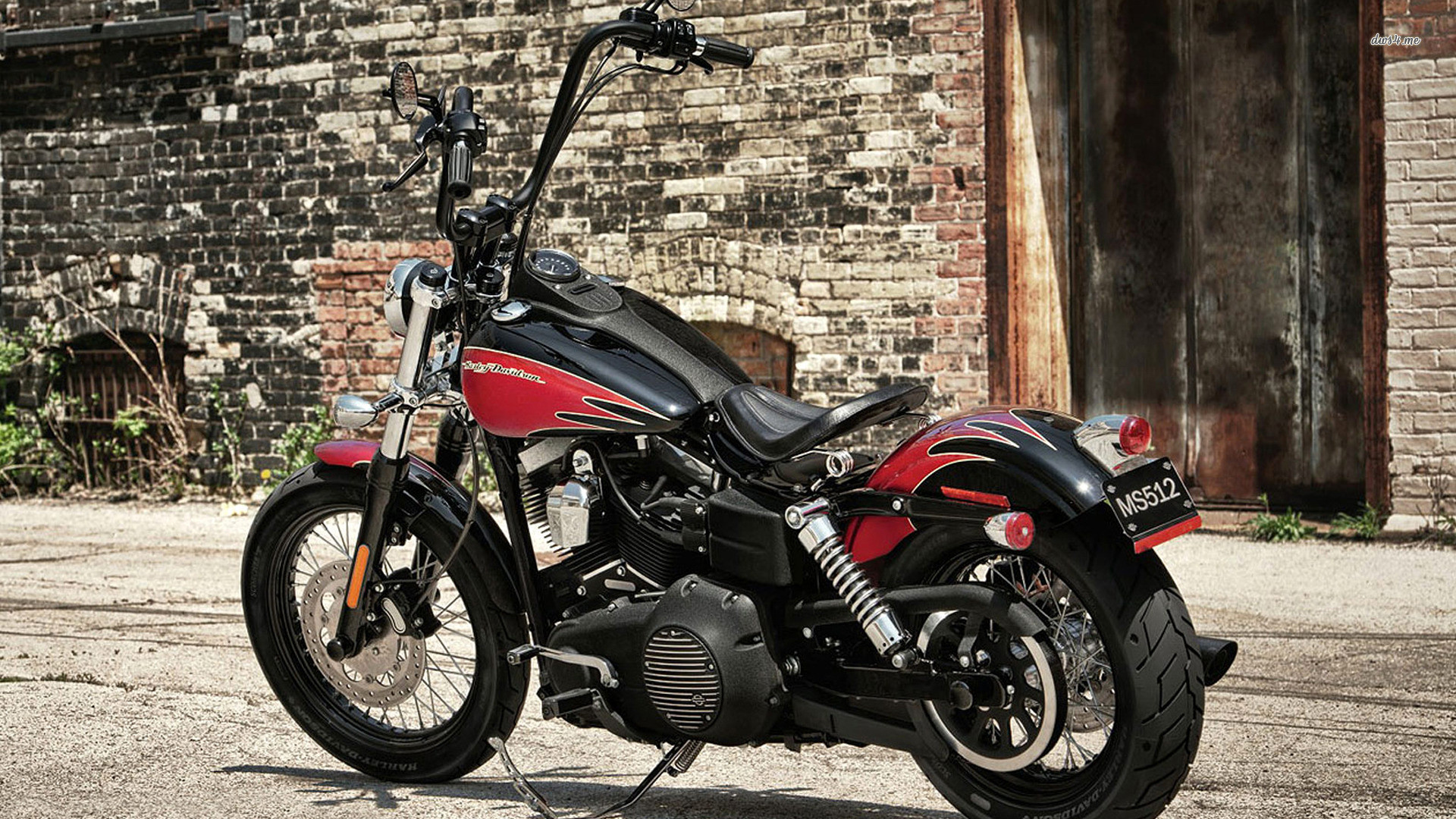 Harley-Davidson Dyna Street Bob, Harley-Davidson, Muro di mattoni, Rosso e nero, Ape hanger, sfondo 1080p
