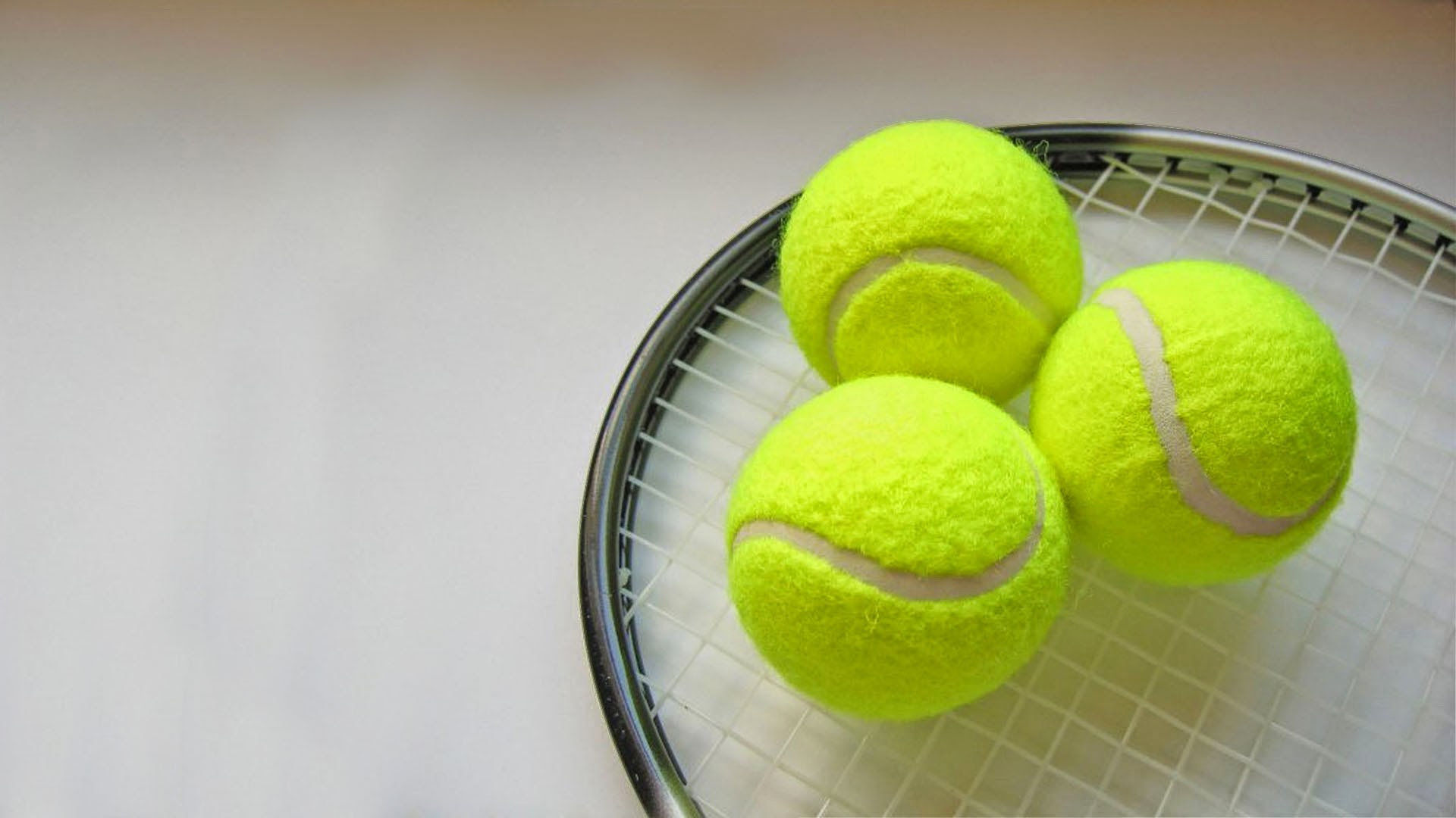 Palline da tennis, Racchetta, Sfondo bianco, 16:9 Full HD, wallpaper widescreen
