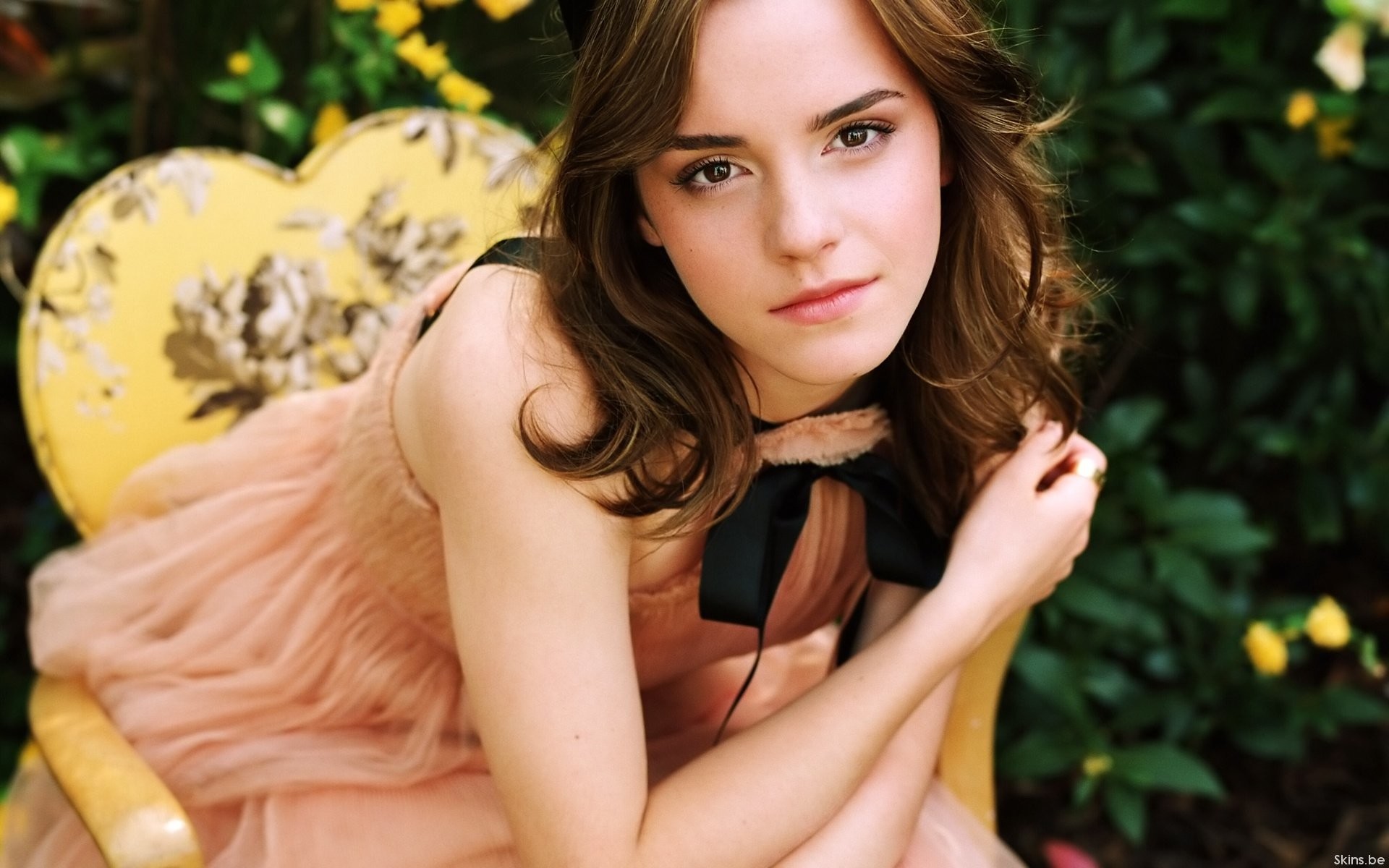 Emma Watson, Attrice, Abito rosa, Giardino, 1920x1200, immagine di sfondo