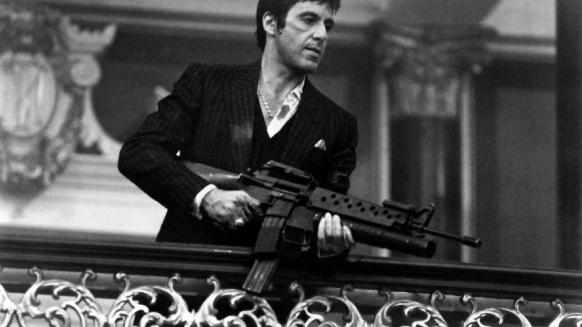 Tony Montana, Al Pacino, Scarface, Fucile, Balcone, Bianco e nero, sfondo Full HD per computer